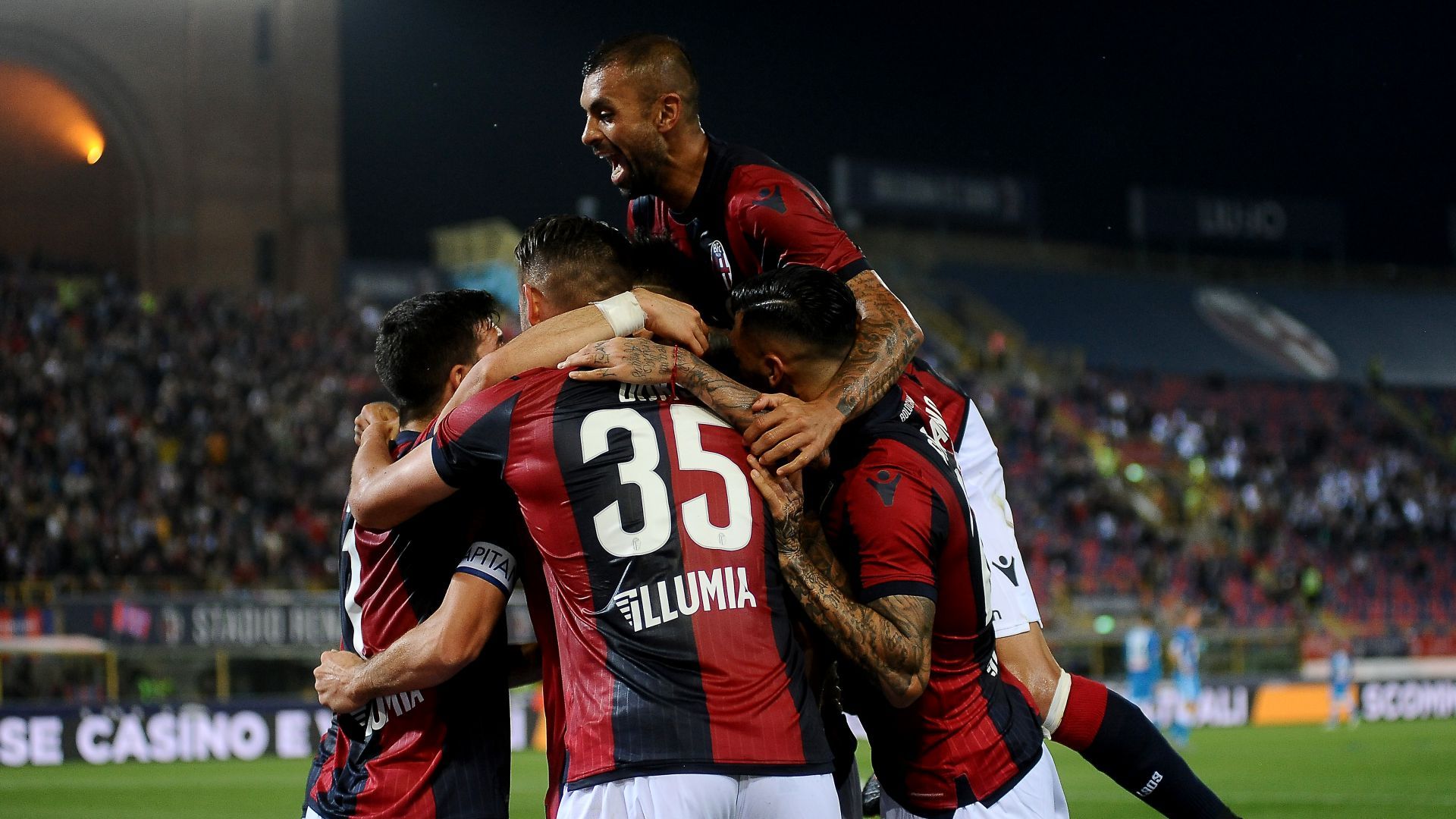 Bologna players celebrating Bologna Napoli Serie A