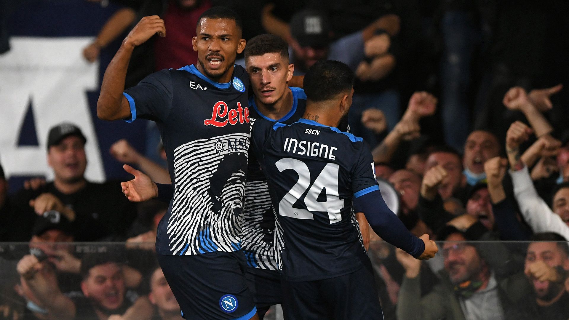 Napoli Verona celebrating Serie A 07112021