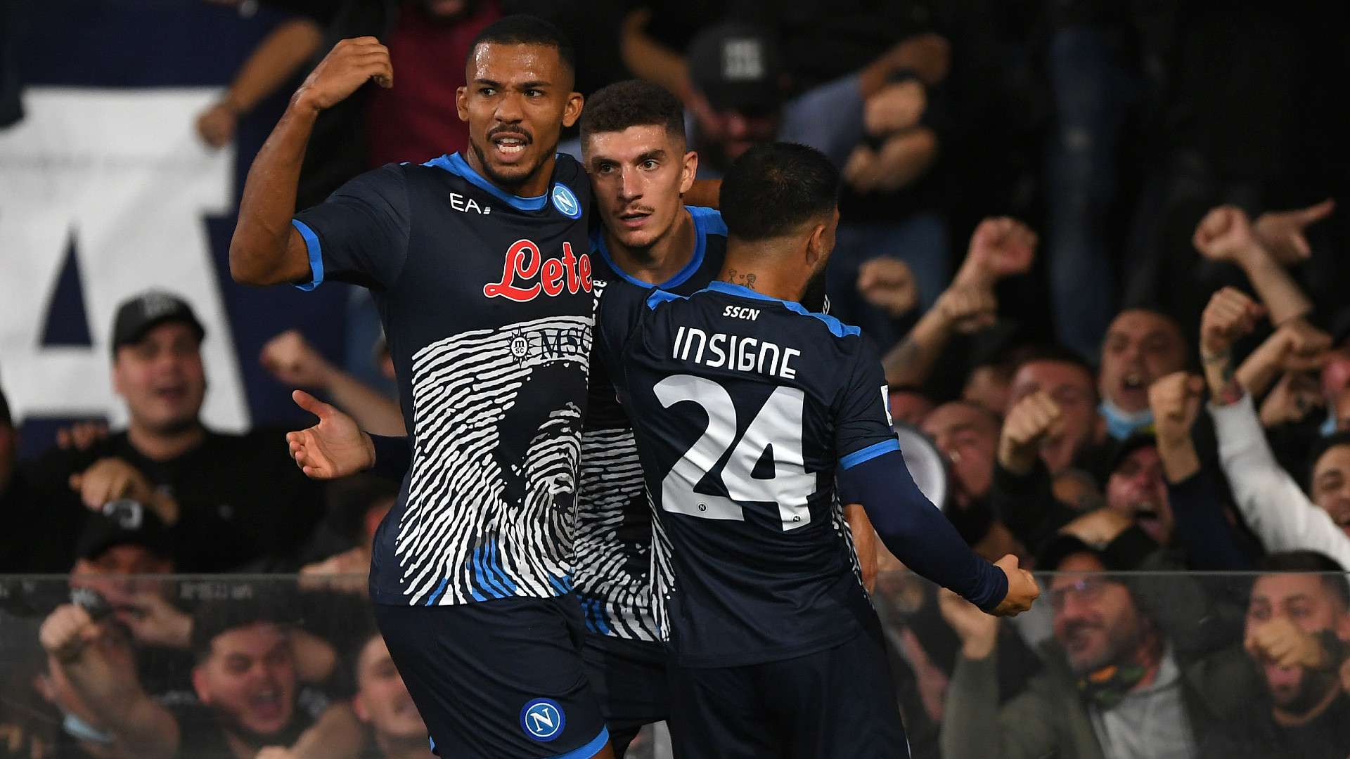 Napoli Verona celebrating Serie A 07112021