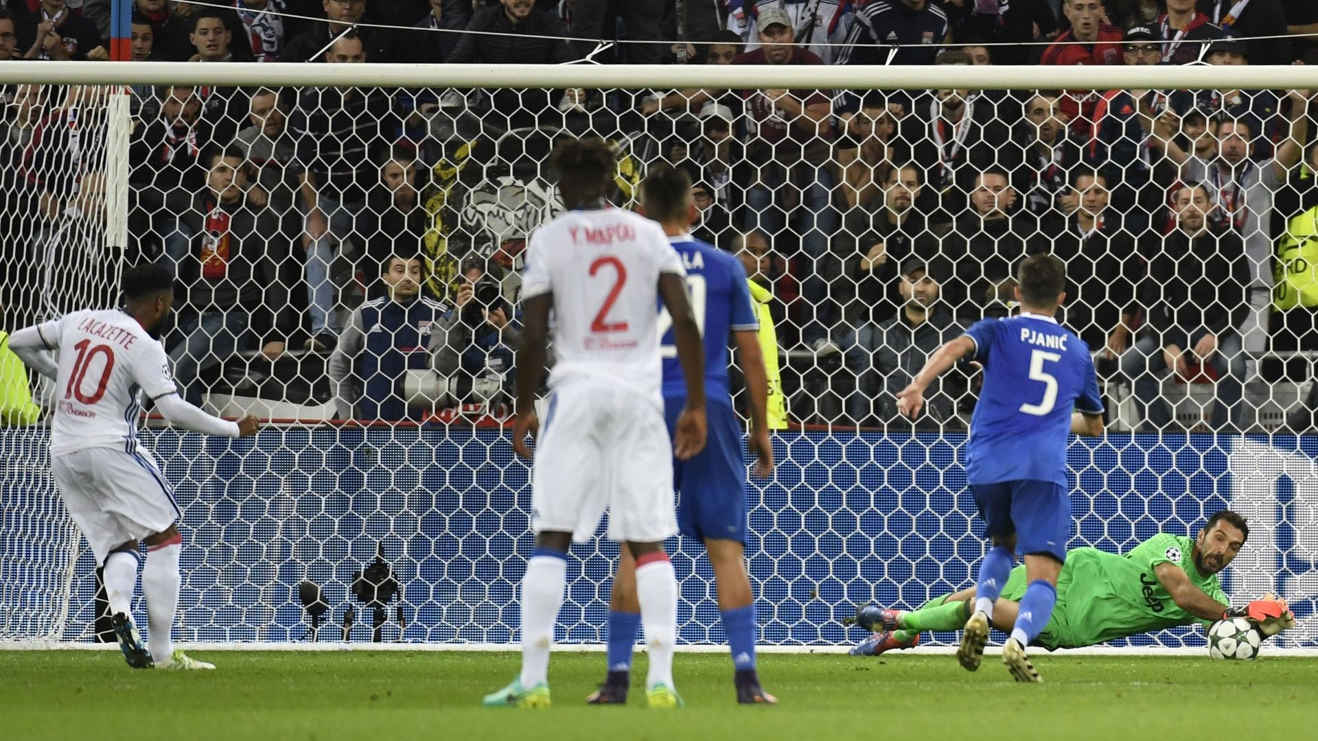 Gianluigi Buffon Juventus Lyon
