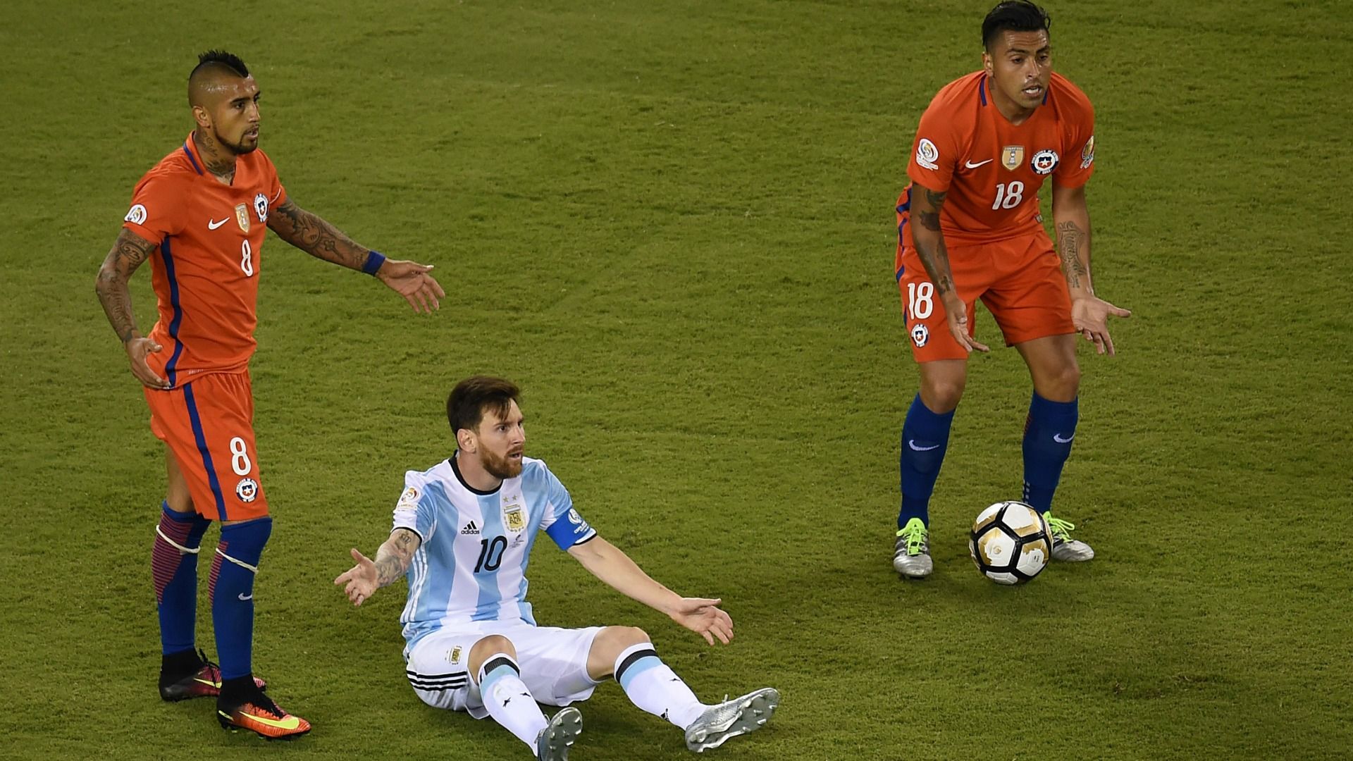 270616 Chile Argentina Arturo Vidal Gonzalo Jara Lionel Messi