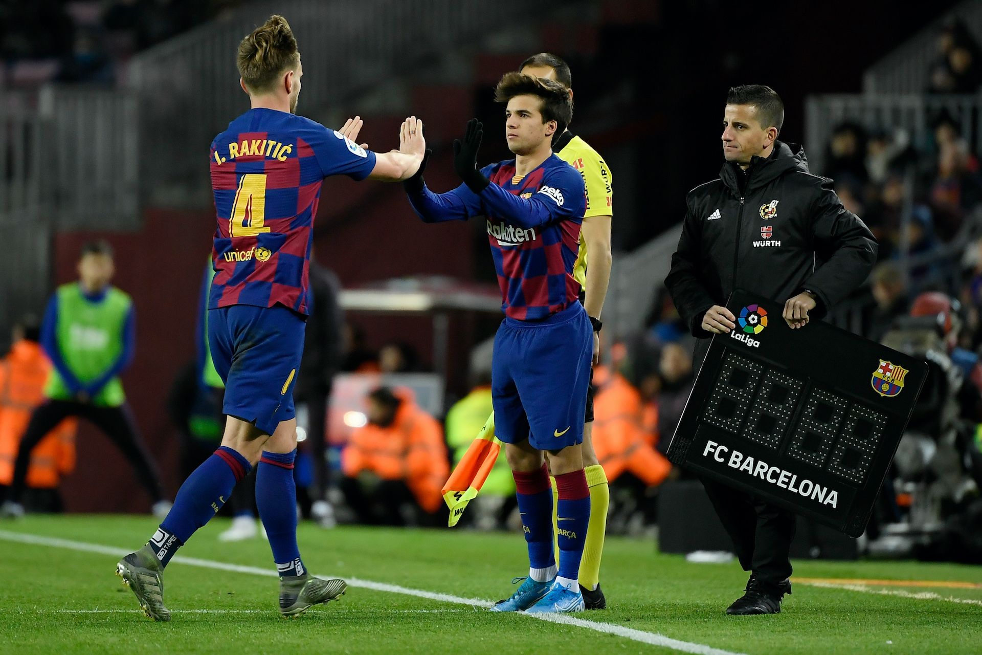 Riqui Puig Rakitic Barcelona Granada LaLiga