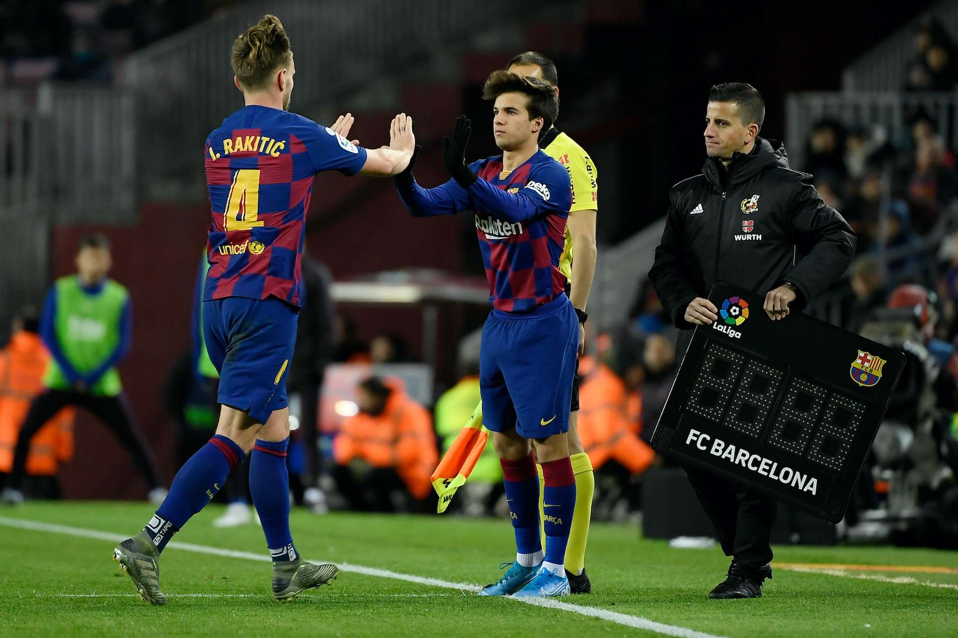 Riqui Puig Rakitic Barcelona Granada LaLiga