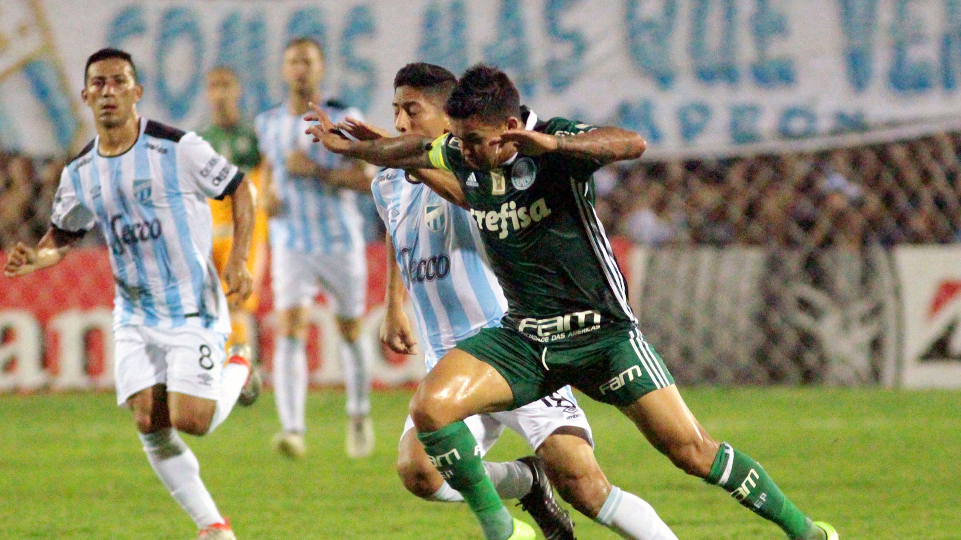 Dudu Atletico Tucuman Palmeiras 08032017