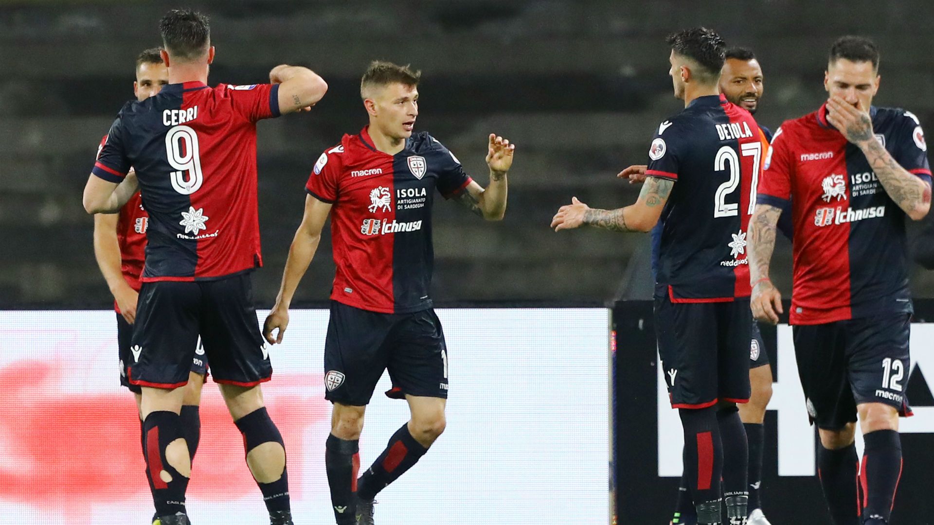 Pavoletti Napoli Cagliari celebrating Serie A