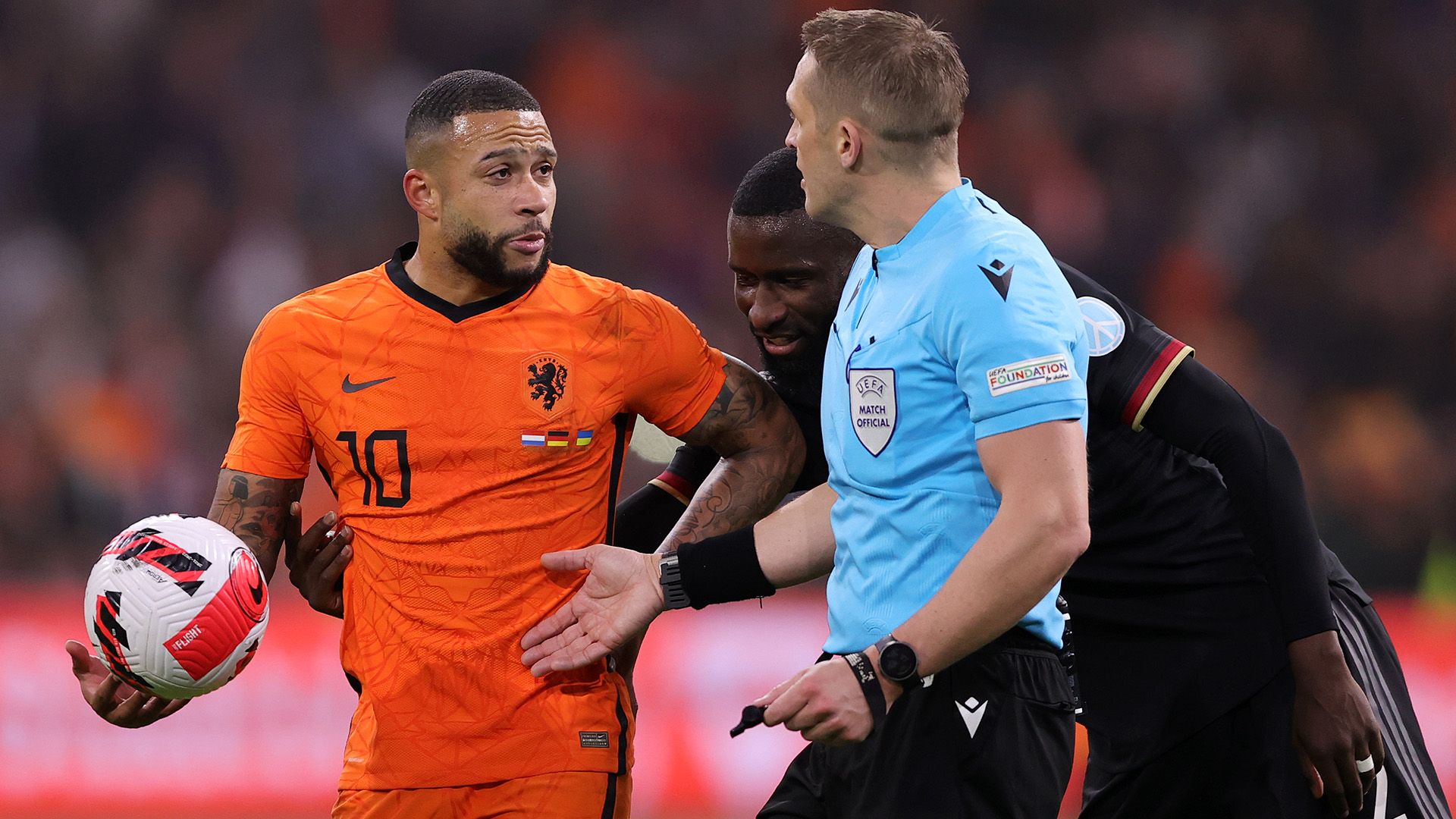 Memphis Depay Craig Pawson Antonio Rudiger Netherlands Germany 2021-22