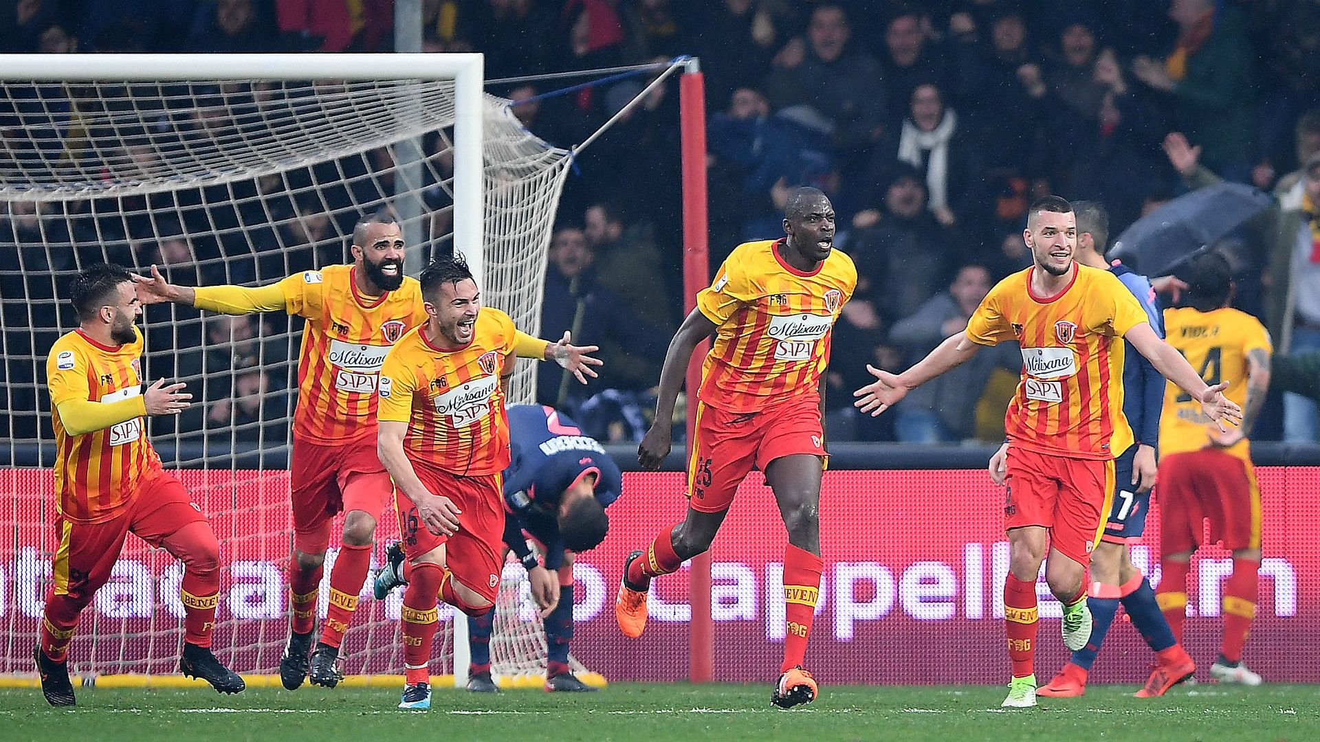 Cheick Diabaté Benevento celebrating