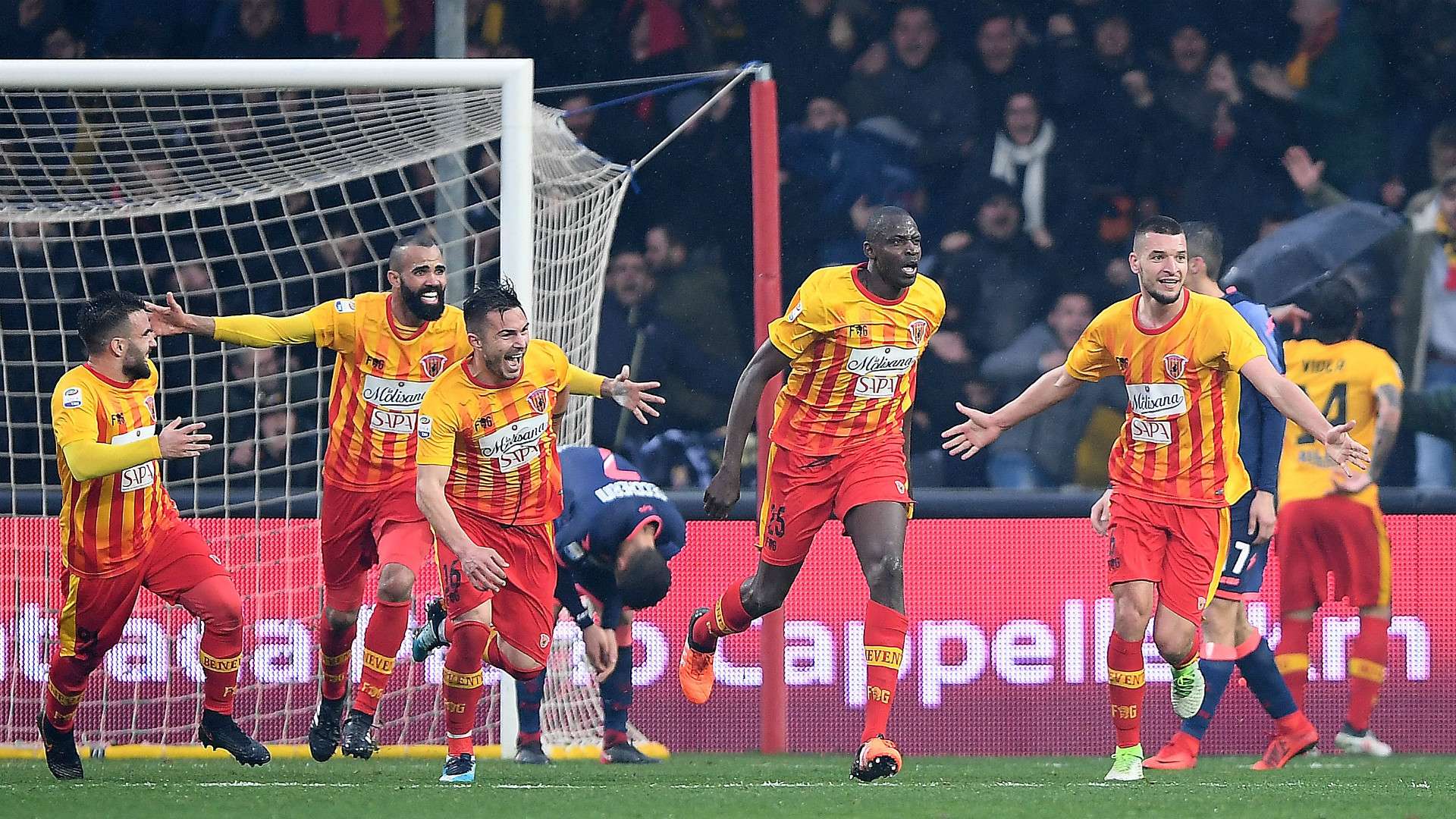 Cheick Diabaté Benevento celebrating