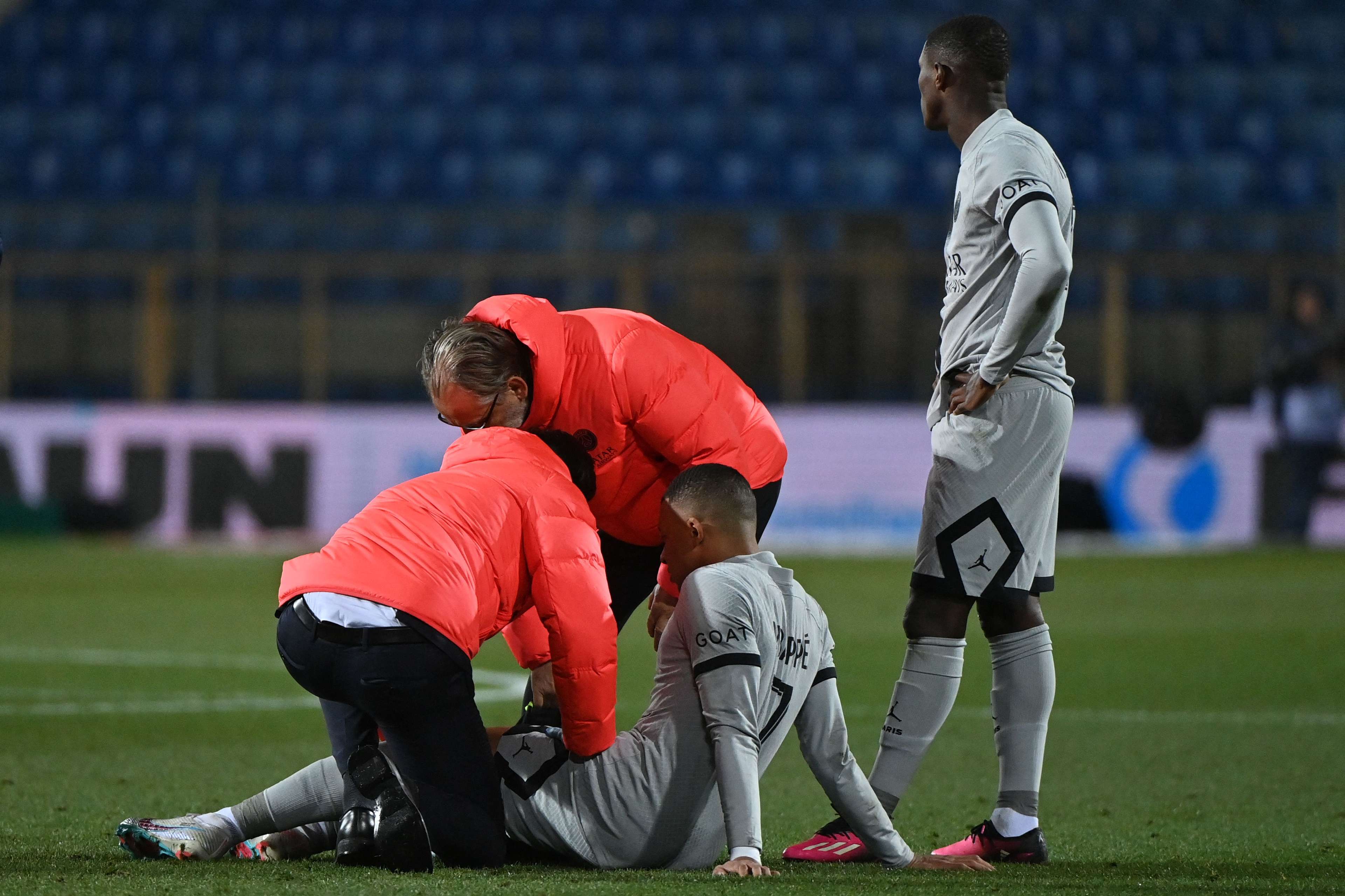Kylian Mbappe injured Montpellier PSG 2022-23
