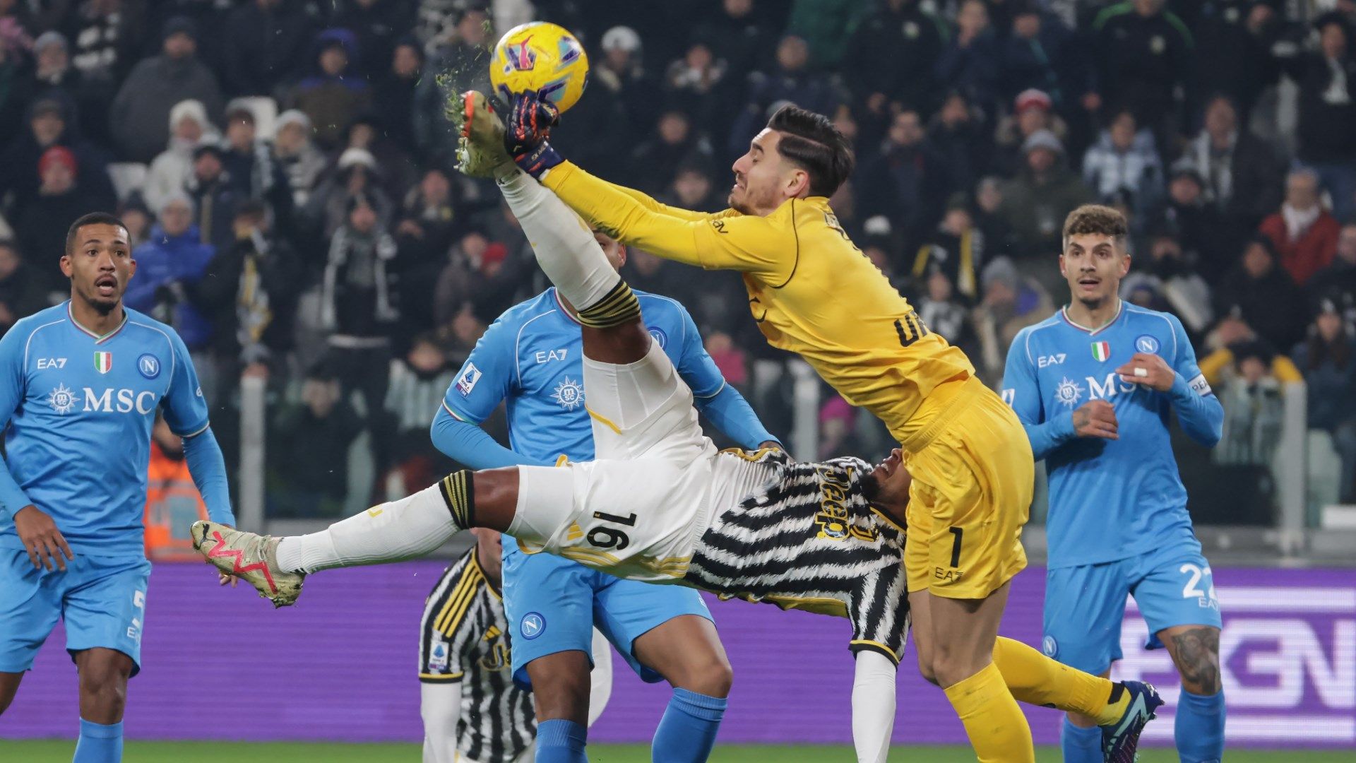 Weston McKennie bicycle kick Juventus vs Napoli