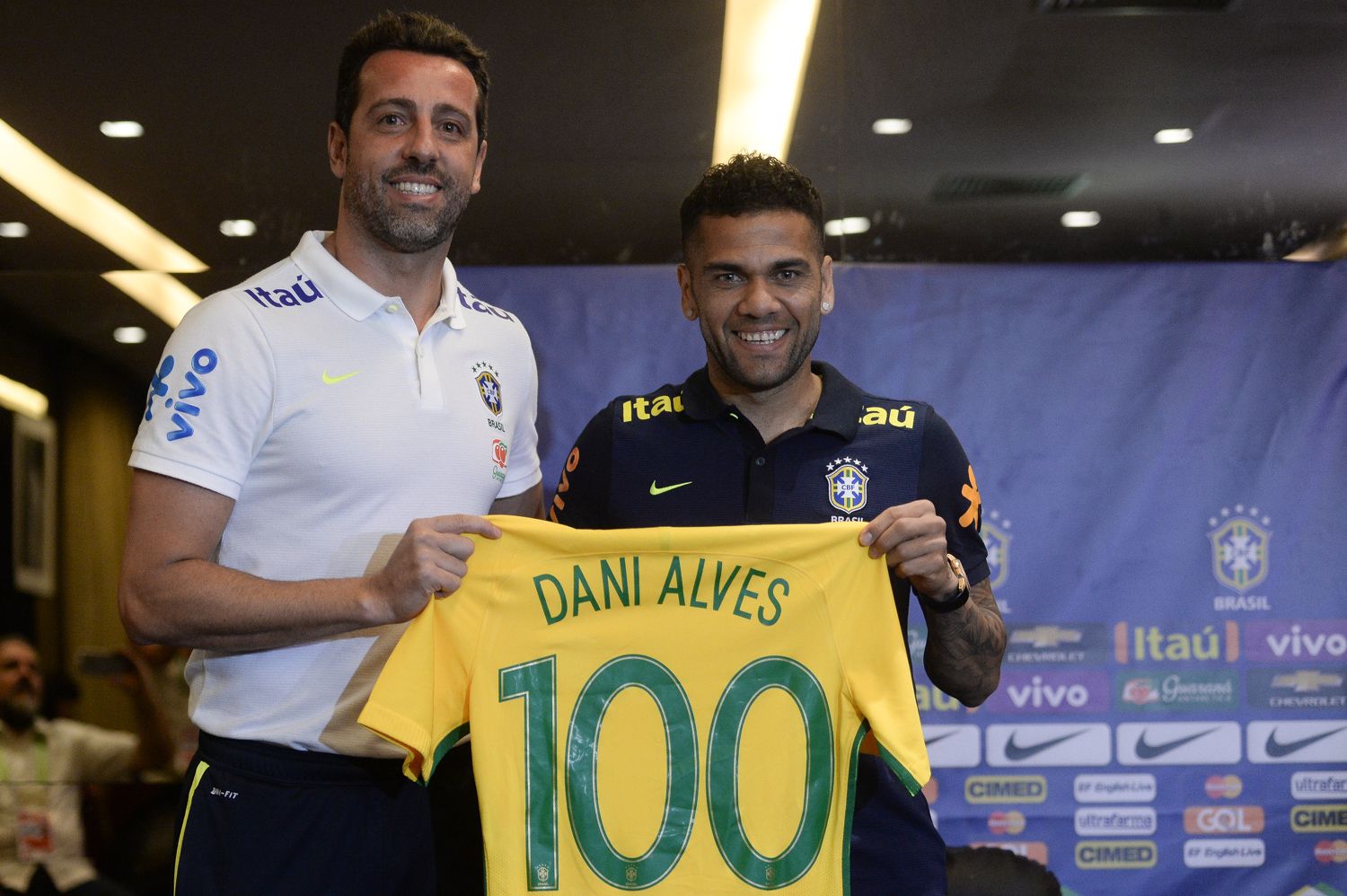 Daniel Alves 100 jogos 12102016