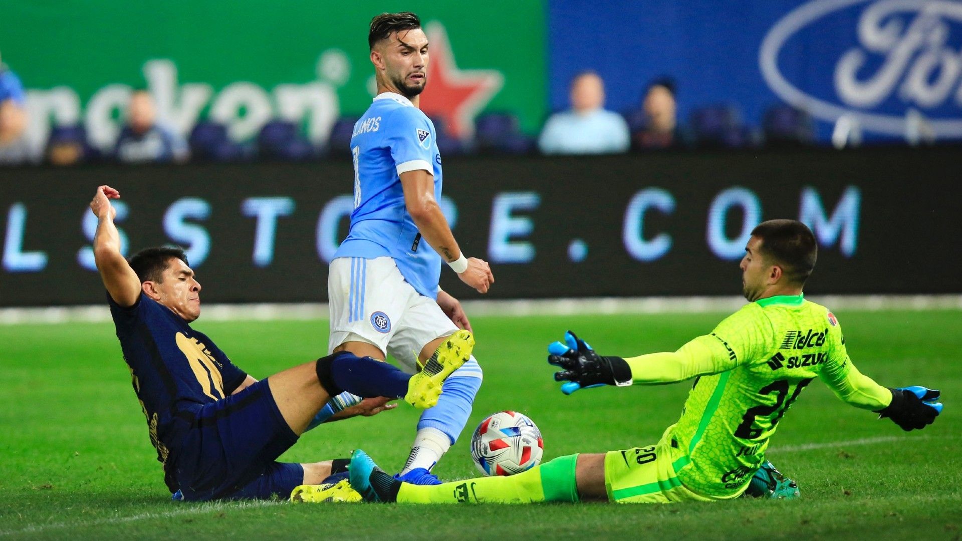 New York City Pumas Julio González