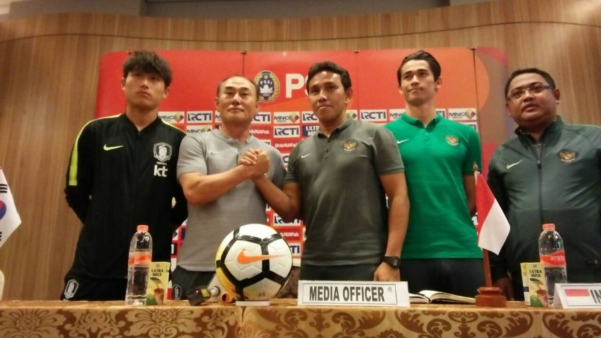 Korea Selatan: Kim Hak Bum & Jang Yun Ho Indonesia: Bima Sakti Tukiman & Gavin Kwan Adsit