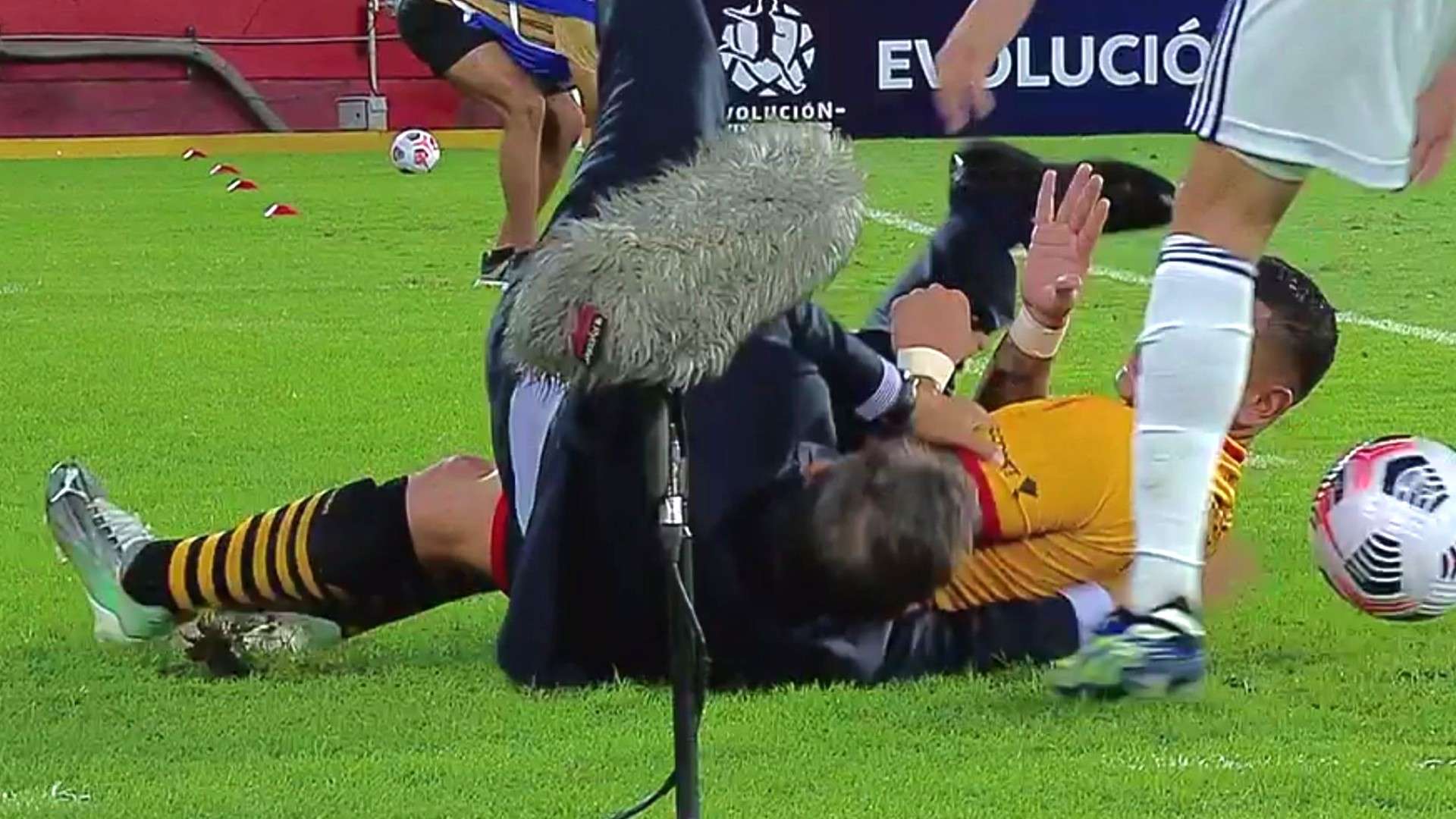 captura caida Russo Barcelona Boca Copa Libertadores 04052021