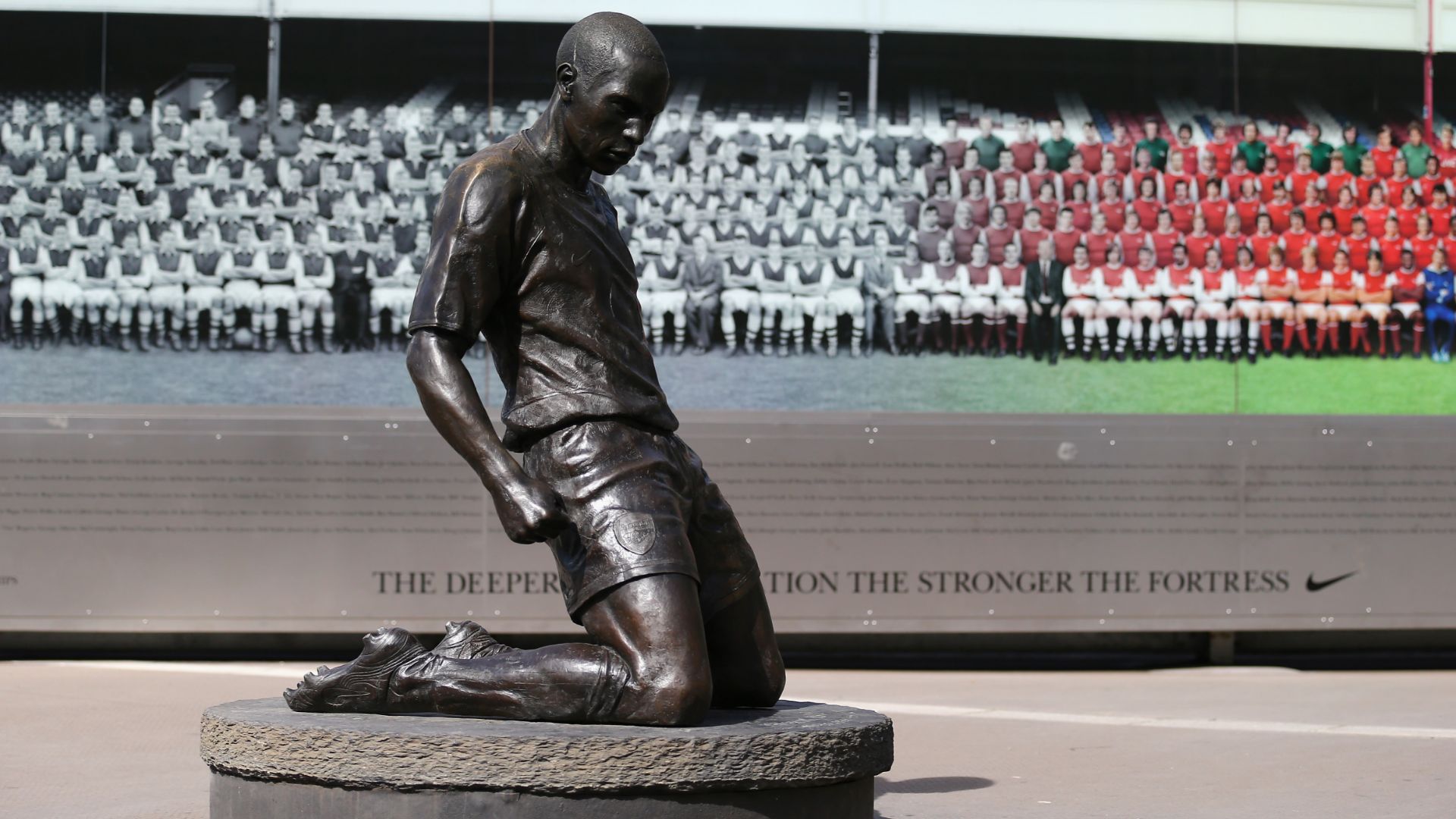 Thierry Henry statue Arsenal
