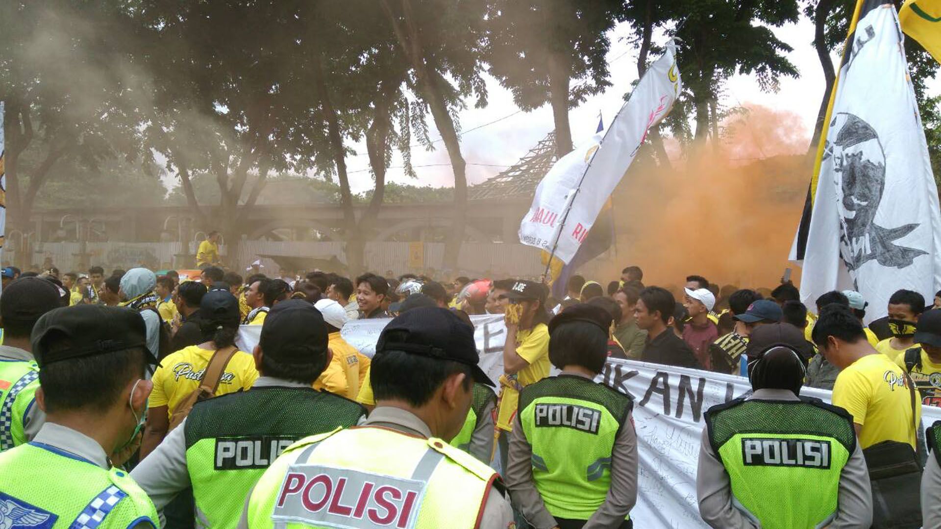 Ultras Gresik Demo