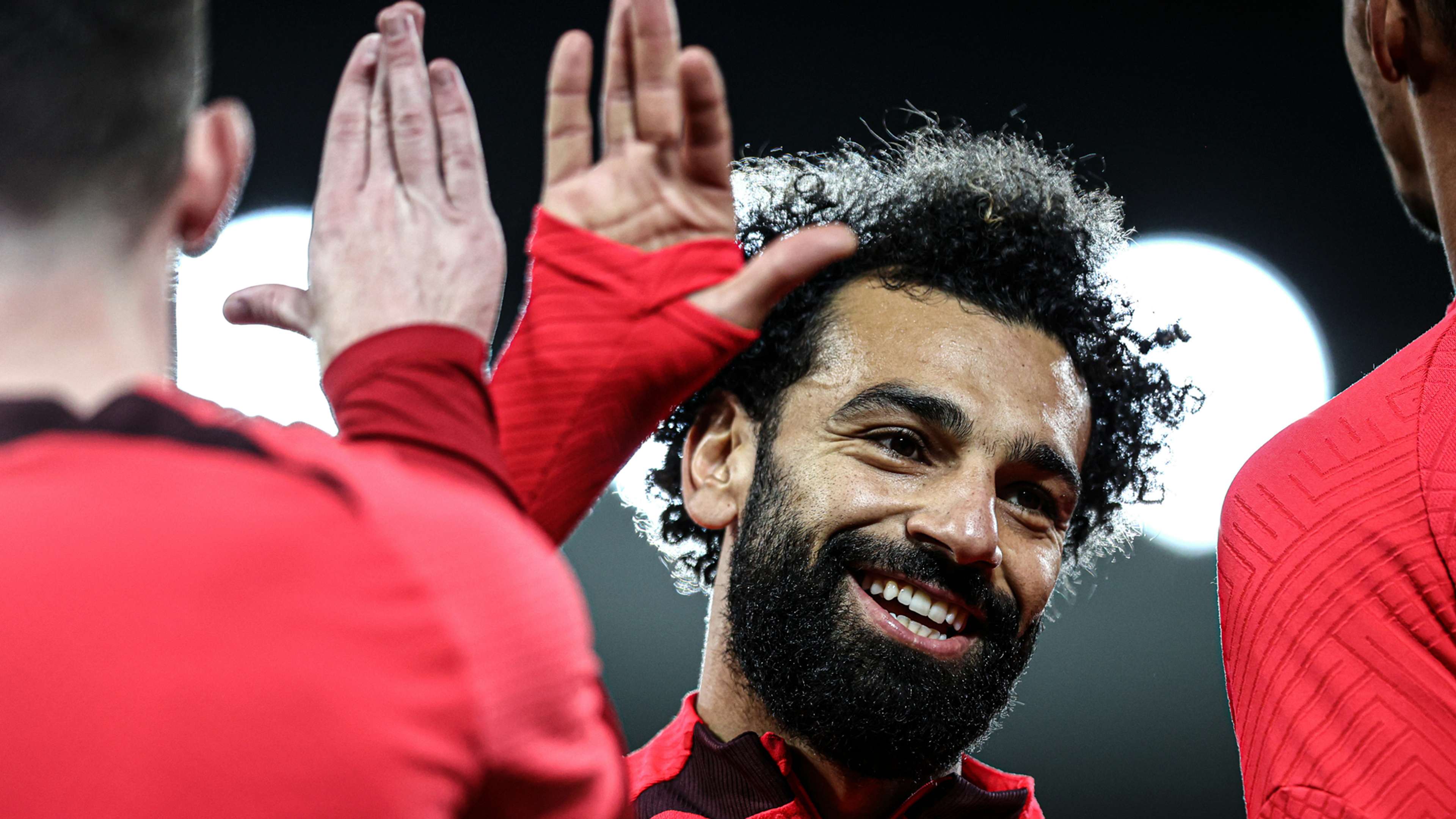 Mohamed Salah high-five 2022-23