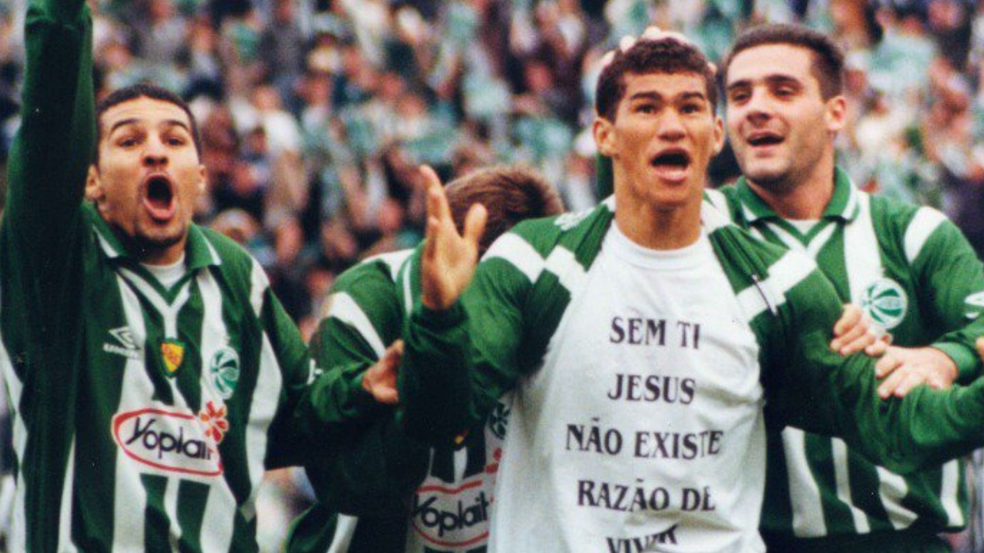Márcio mexerica comemora gol no jogo de ida da final da Copa do Brasil de 1999