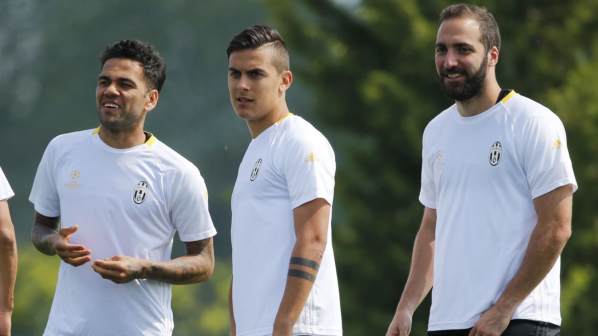 Paulo Dybala Higuain Dani Alves Juventus training