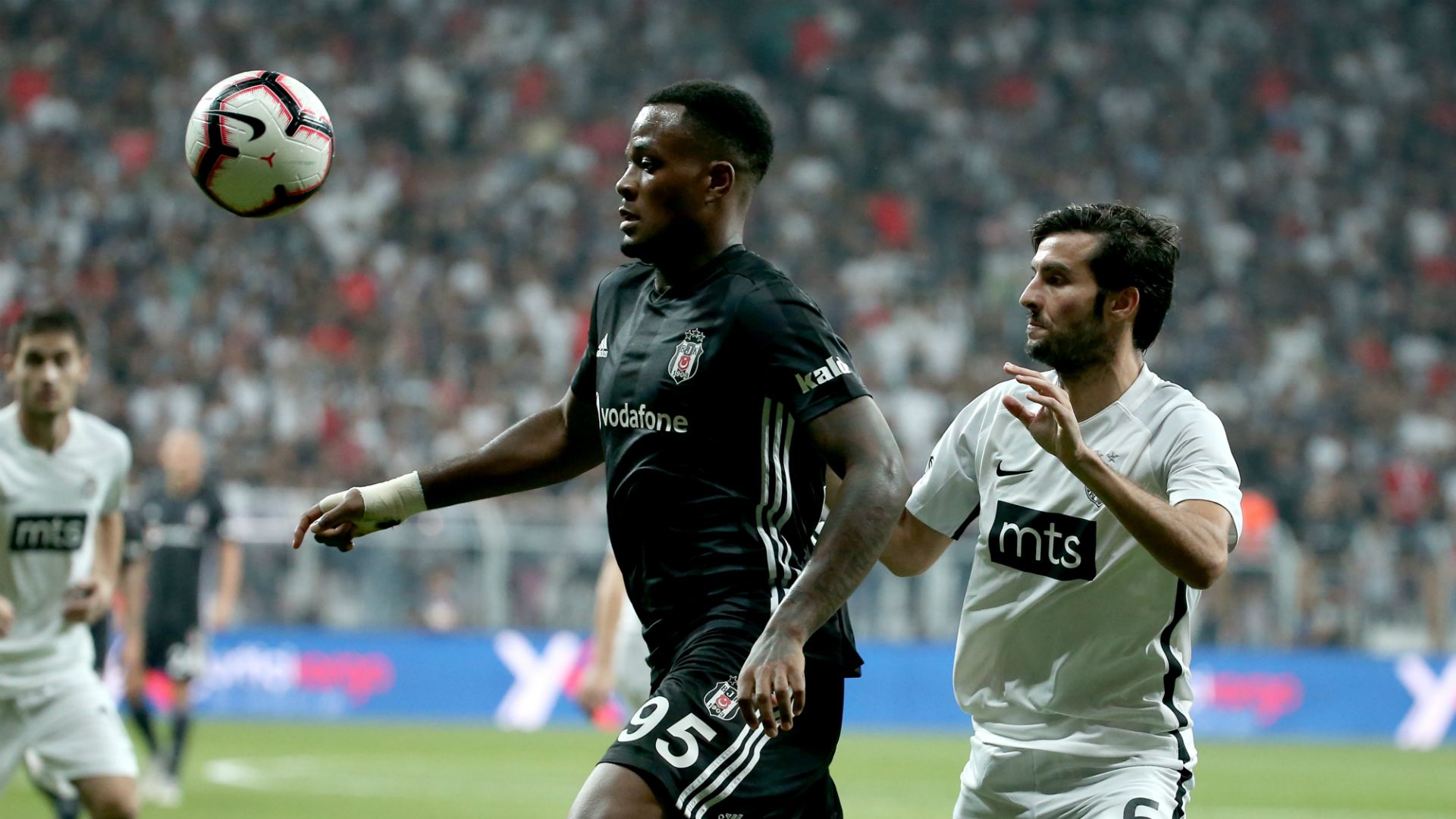 Cyle Larin Besiktas Partizan UEL 08302018