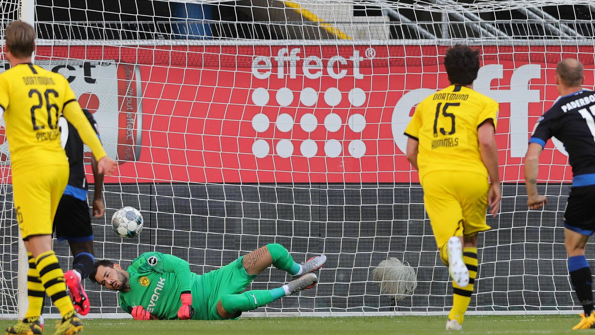 GERMANY ONLY: ROMAN BÜRKI BORUSSIA DORTMUND BUNDESLIGA 31052020