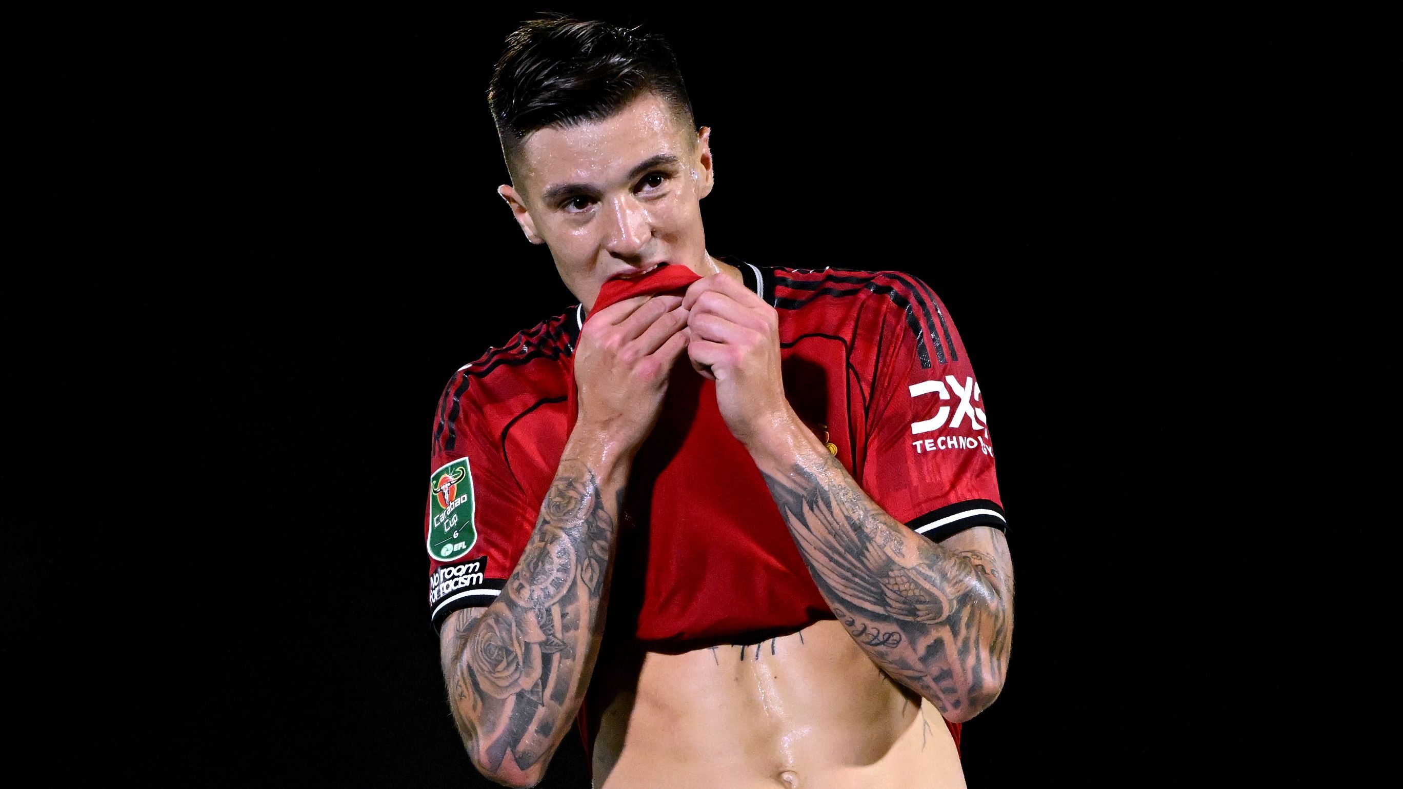 “Sumpah, Buang-Buang Duit Doang!” – Benjamin Sesko Dicap Rekrutan Yang Lebih Buruk Daripada Antony & Dirujak Fans Karena Penampilan Amatirnya Di Derby Saat Man United Dilibas Man City
