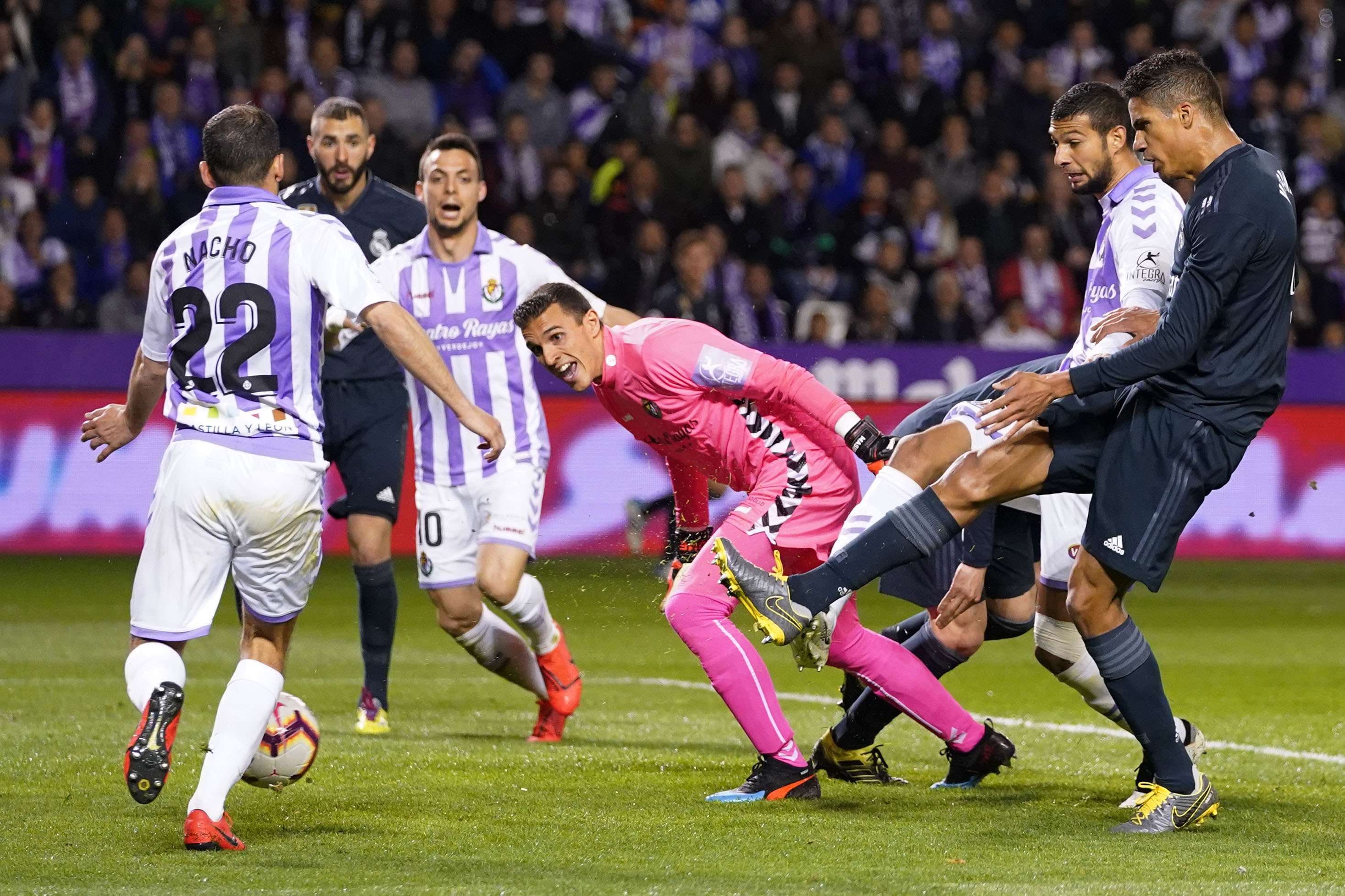 VARANE MASIP REAL VALLADOLID REAL MADRID LALIGA