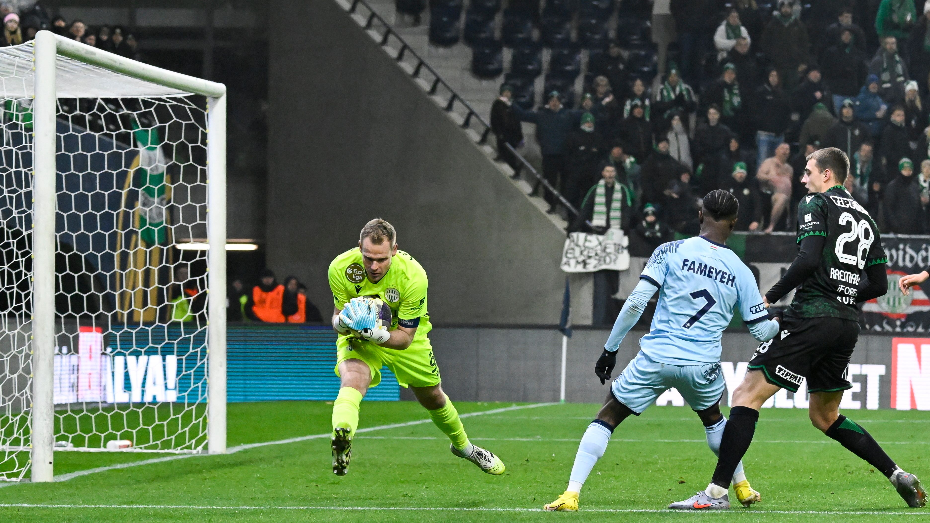 Dibusz Dénes, a Ferencváros kapusa tevékeny részt vállalt csapata győzelméből a Puskás Akadémia ellen.