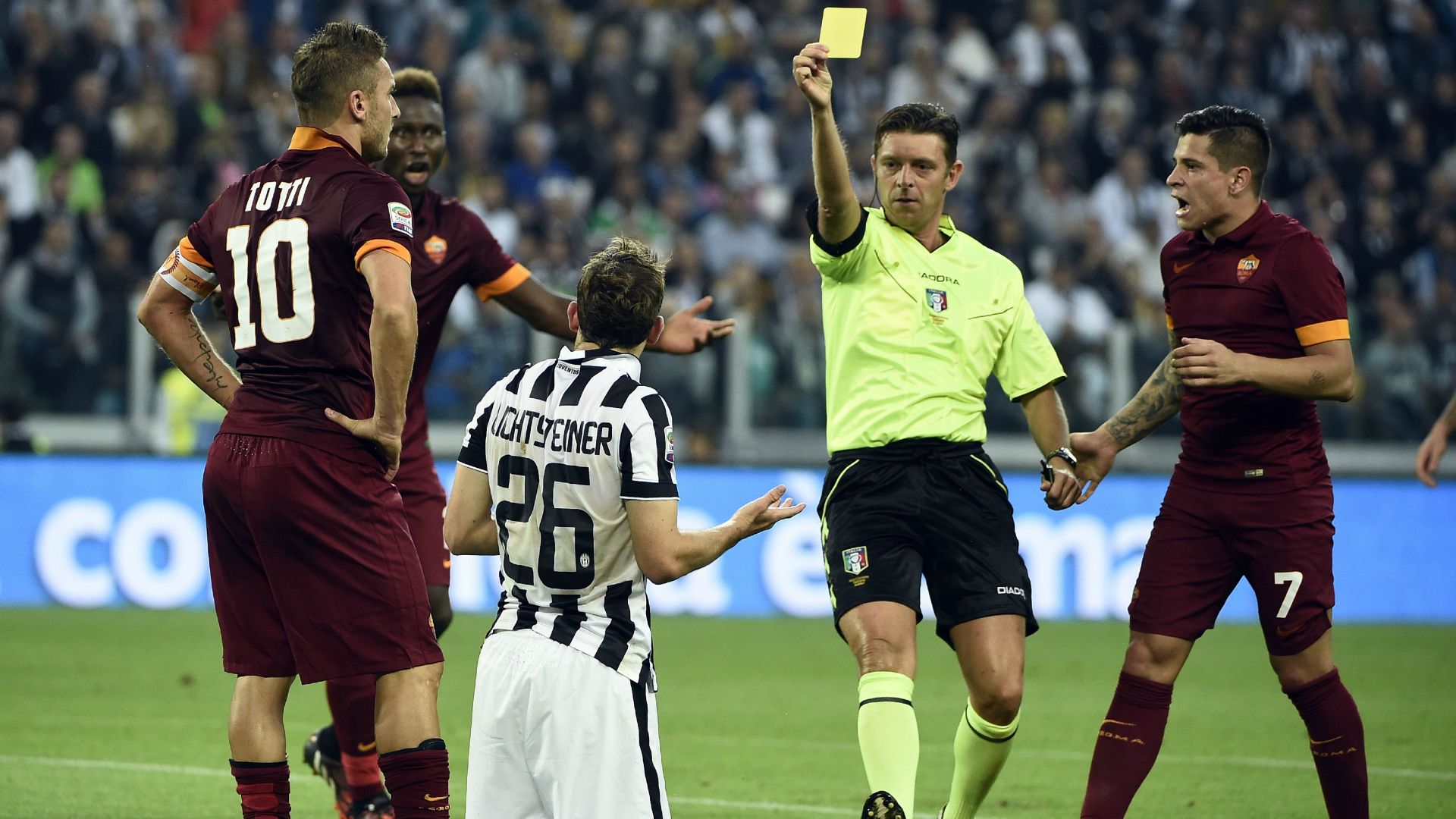 Gianluca Rocchi Stephen Lichtsteiner Francesco Totti Juventus Roma