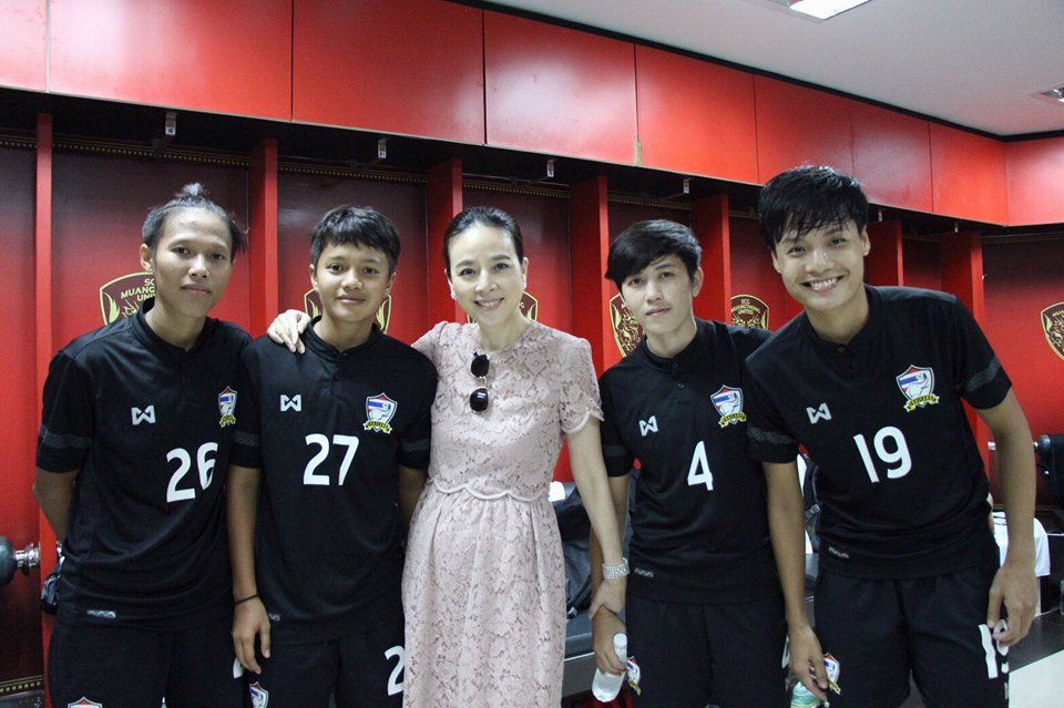 นวลพรรณ ล่ำซำ