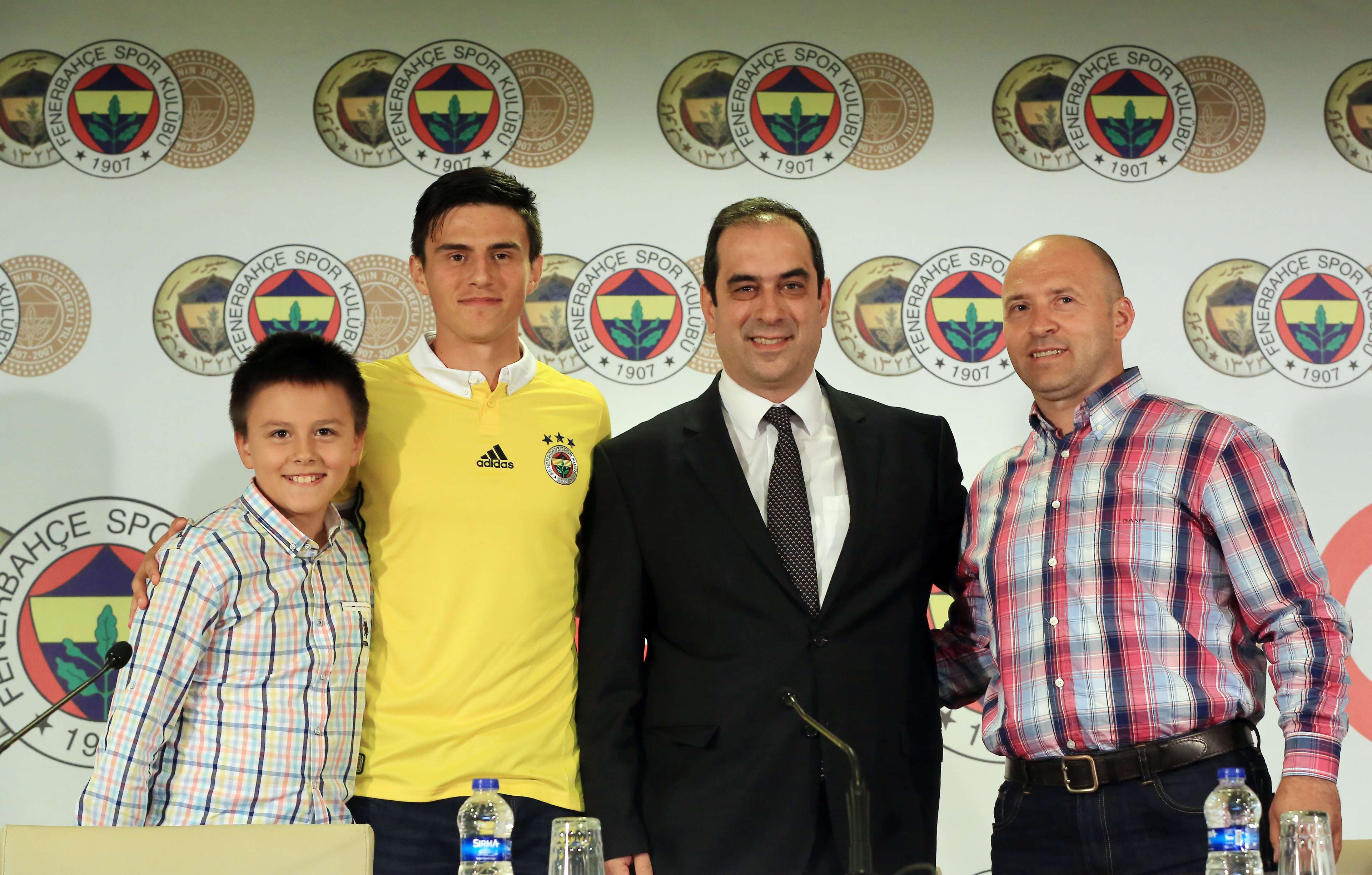 Eljif Elmas ve ailesi, Fenerbahçe 