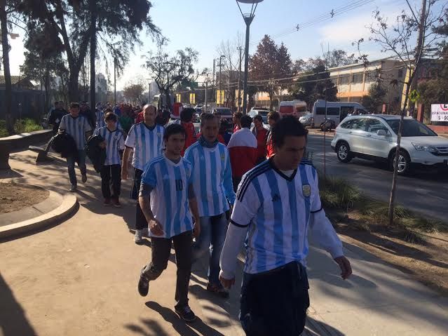 Hinchas de Argentina y Chile