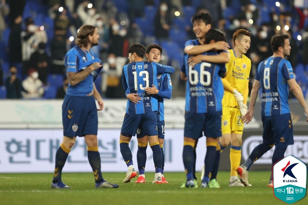 울산 승리 포옹