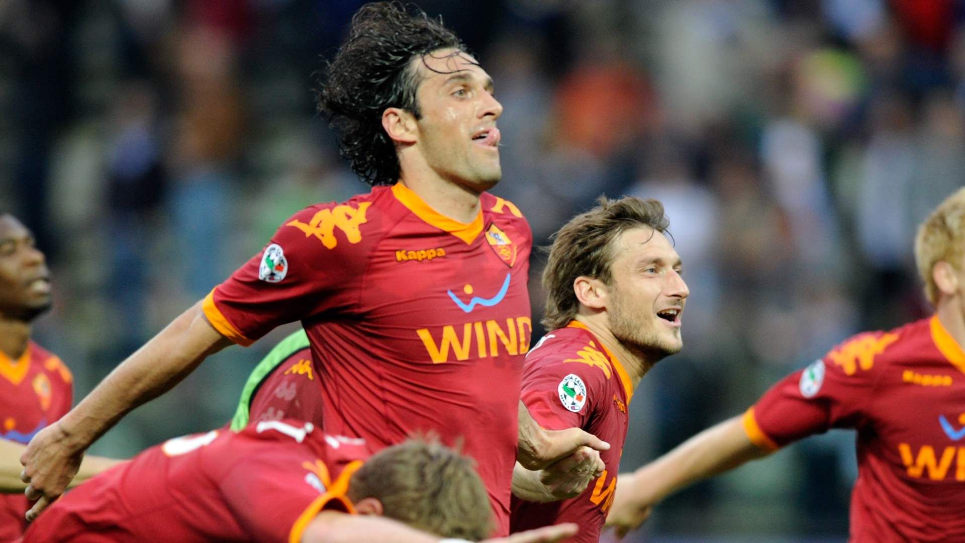 2020-03-31-2010-roma-francesco-totti-luca-toni