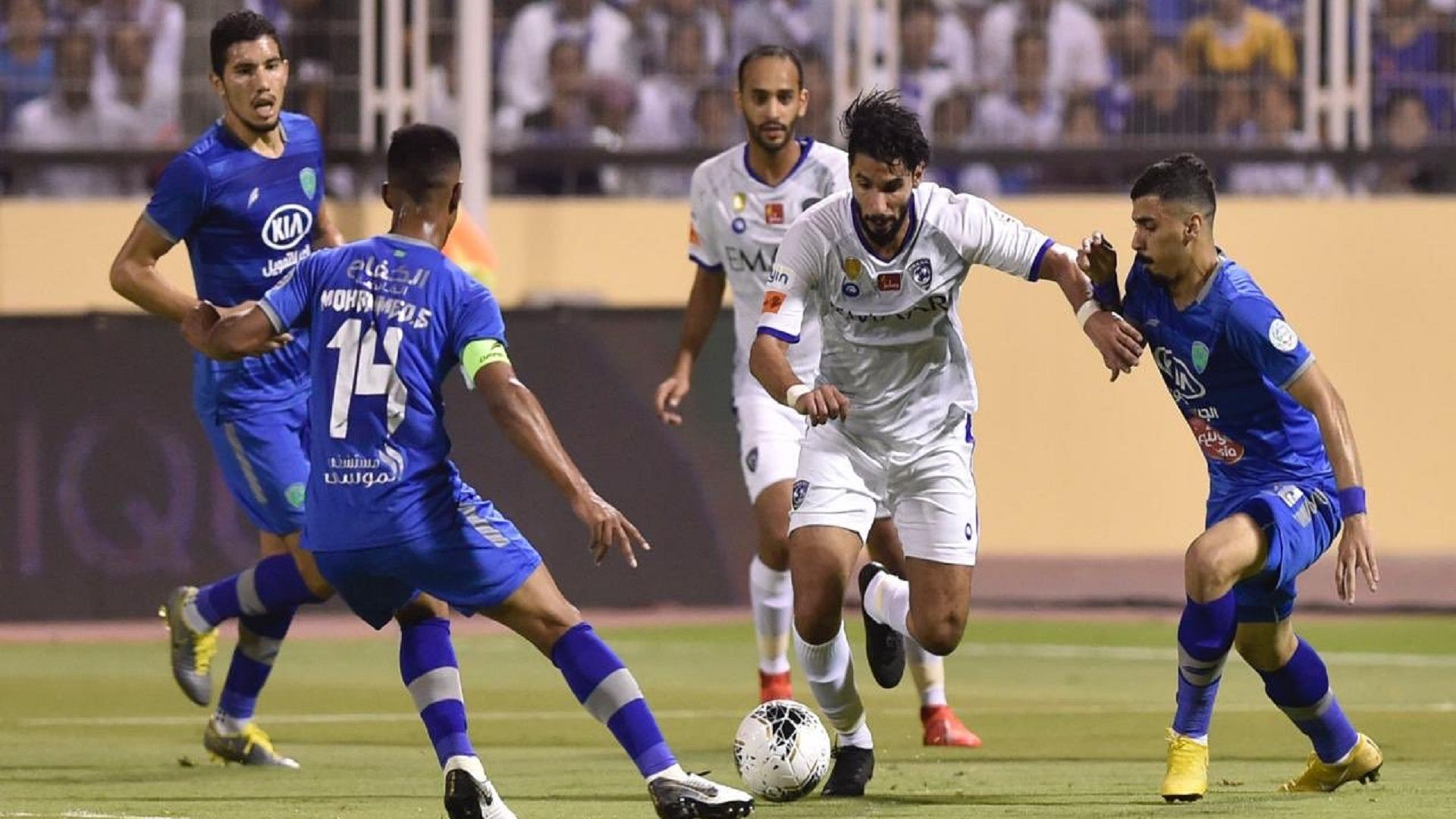 صالح الشهري لحظة تسجيل هدف الهلال الأول في مرمى الفتح