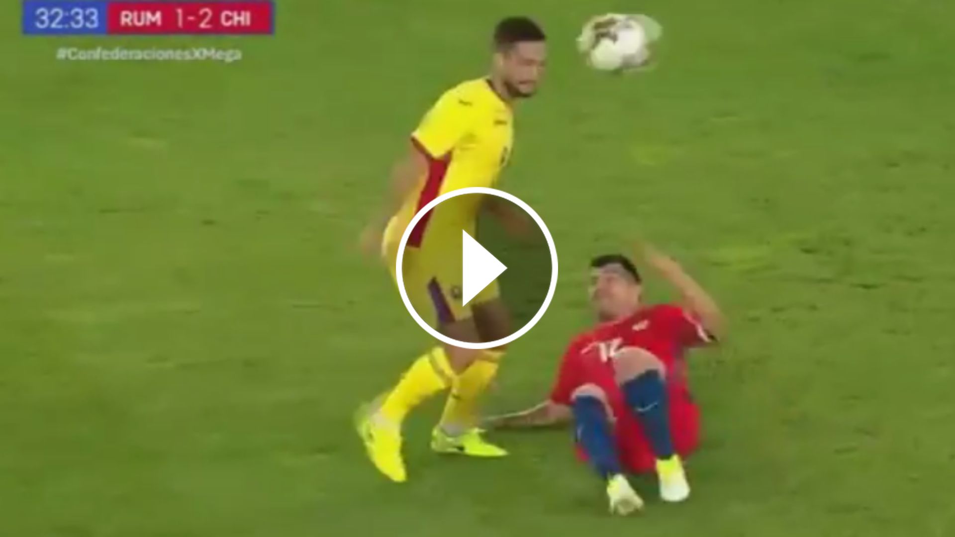 play expulsión de Medel ante Rumania