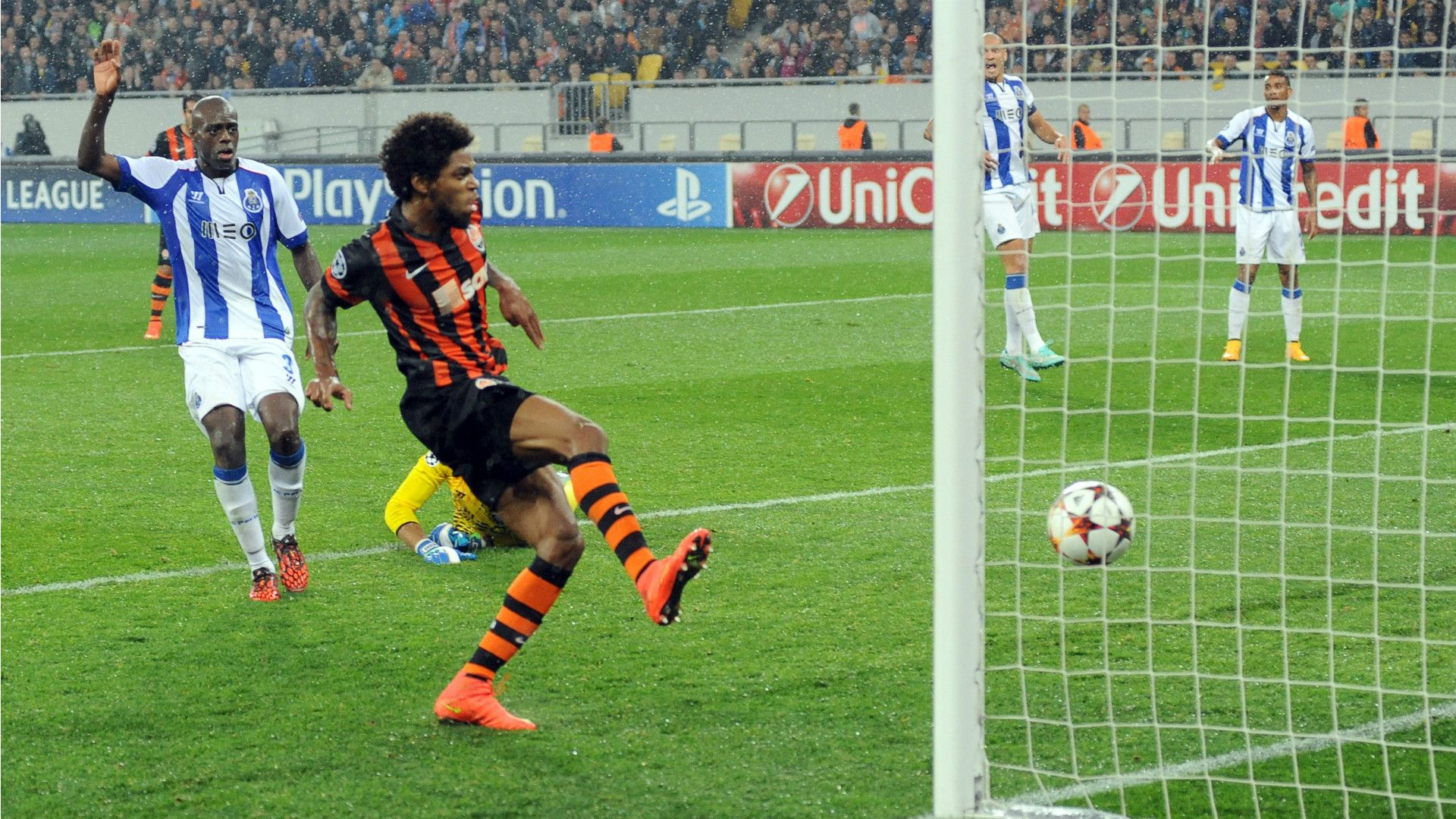Luiz Adriano Shakhtar Donetsk Porto 30092014