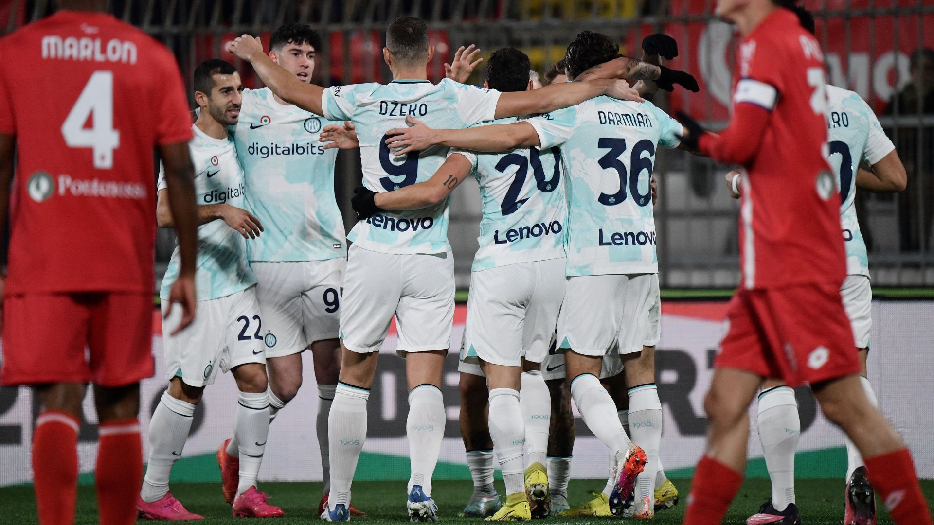 Inter players celebrating Monza Inter Serie A