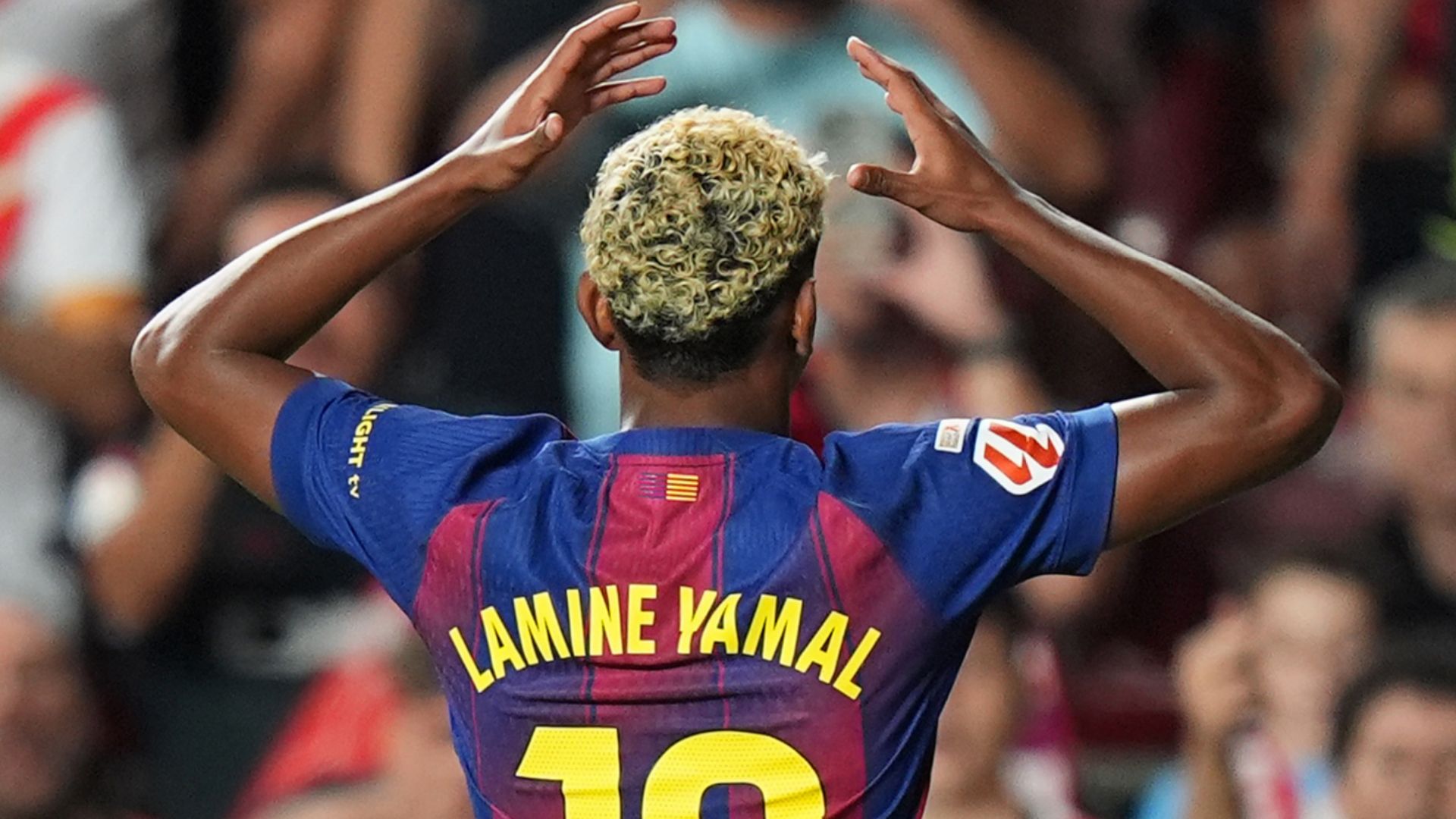 Lamine Yamal Barcelona celebration crown 2025-26