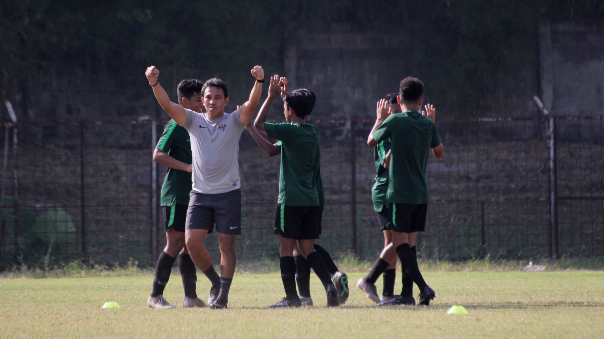 Pelatih kepala Timnas U-16, Bima Sakti (2)