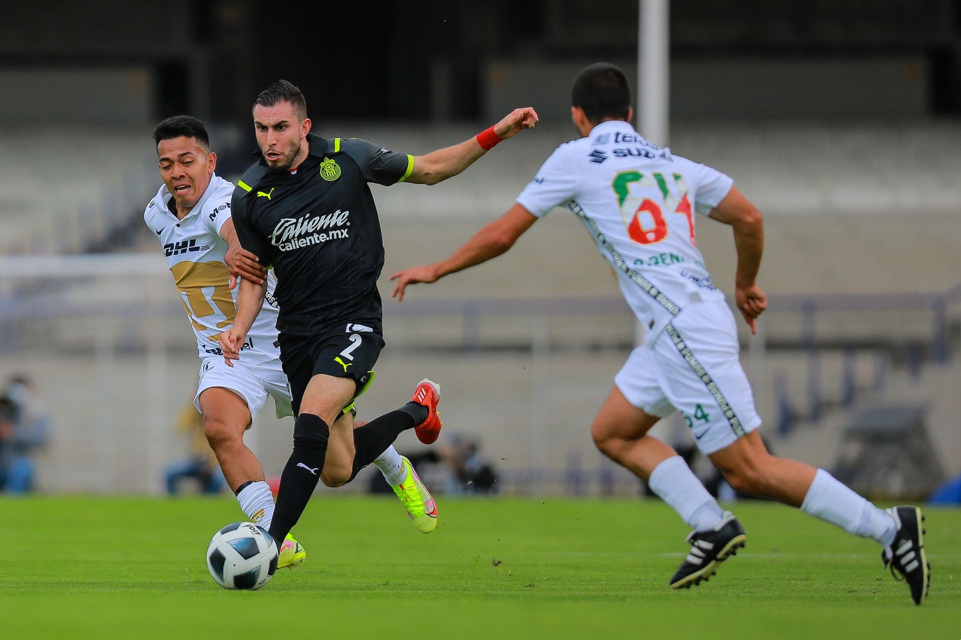 Sebastián Saucedo Alejandro Mayorga Pumas Chivas Apertura 2021