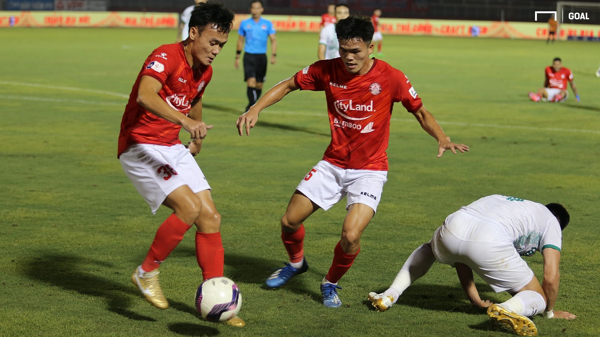 Nguyen Xuan Nam Bui Van Duc Binh Dinh FC vs Ho Chi Minh City HCMC FC TP.HCM vs