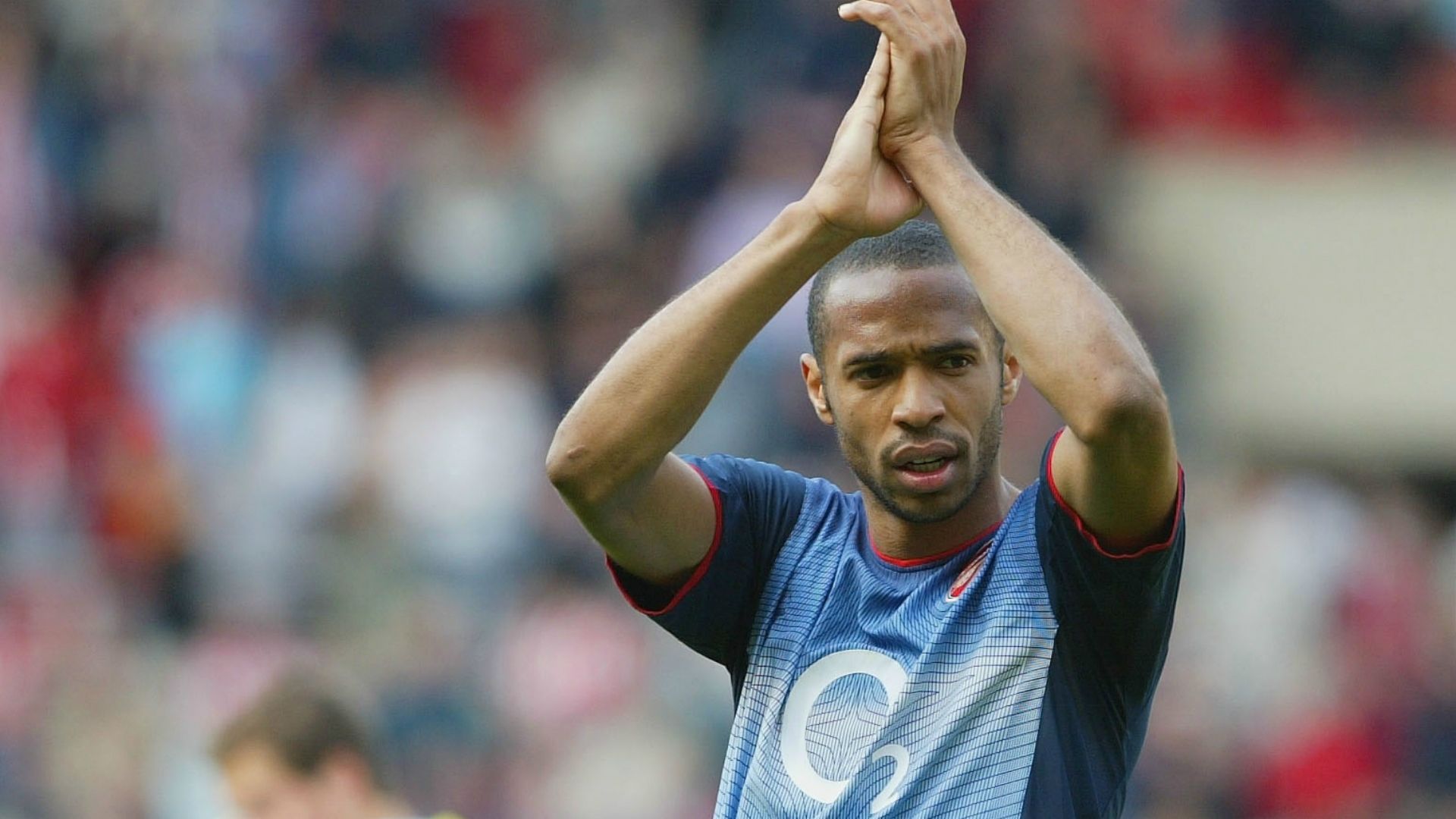 Fans opposition standing ovation