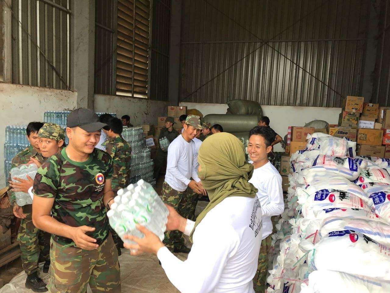 ช่วยเหลือผู้ประสบภัยเขื่อนแตก