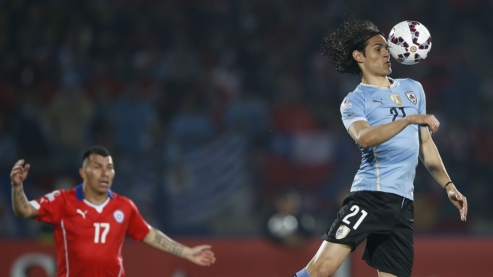 Cavani - Medel - Chile vs. Uruguay