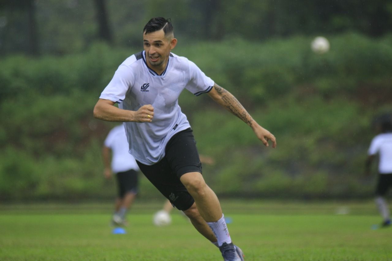 Silvio Escobar - TIRA Persikabo