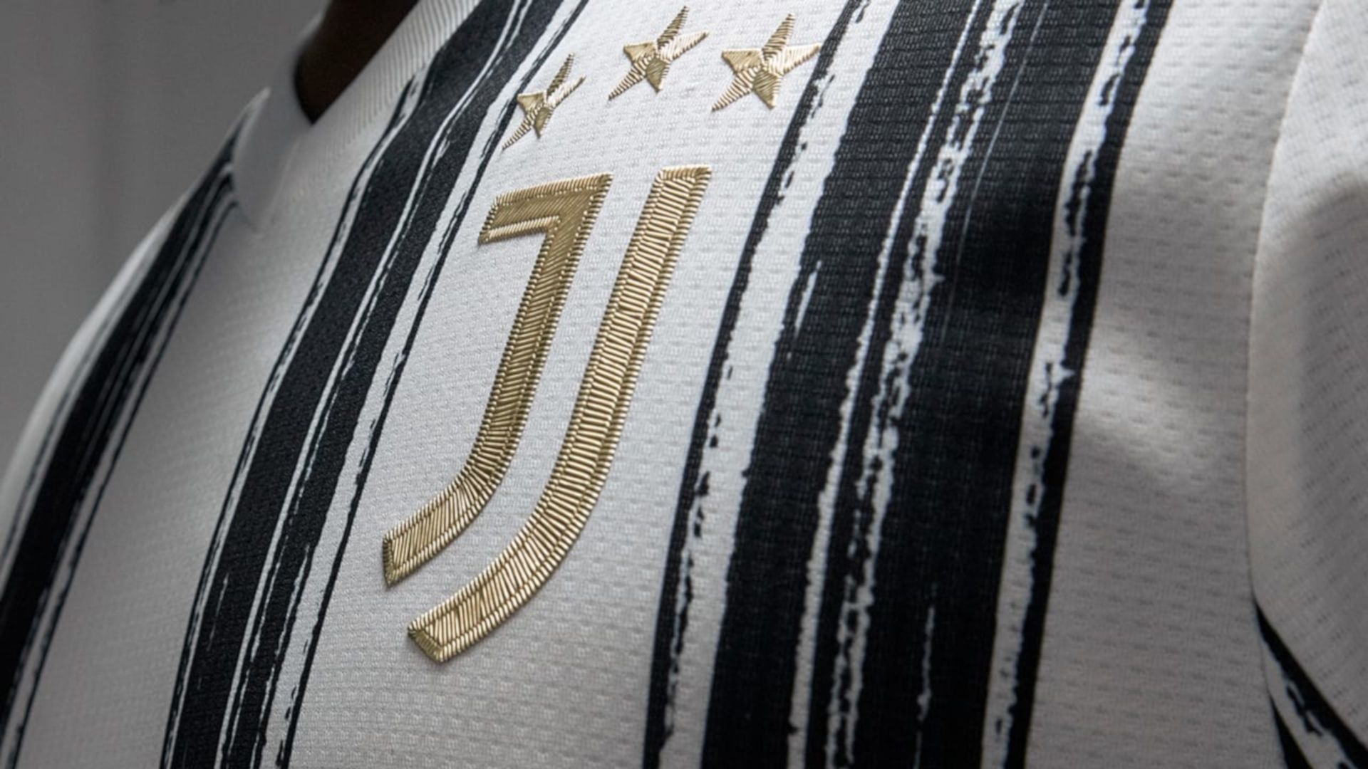 Jersey Kandang Baru Juventus 2020/21