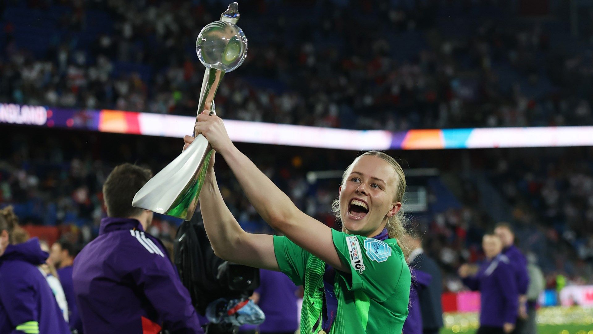 Hannah Hampton England Women Euro 2025 trophy