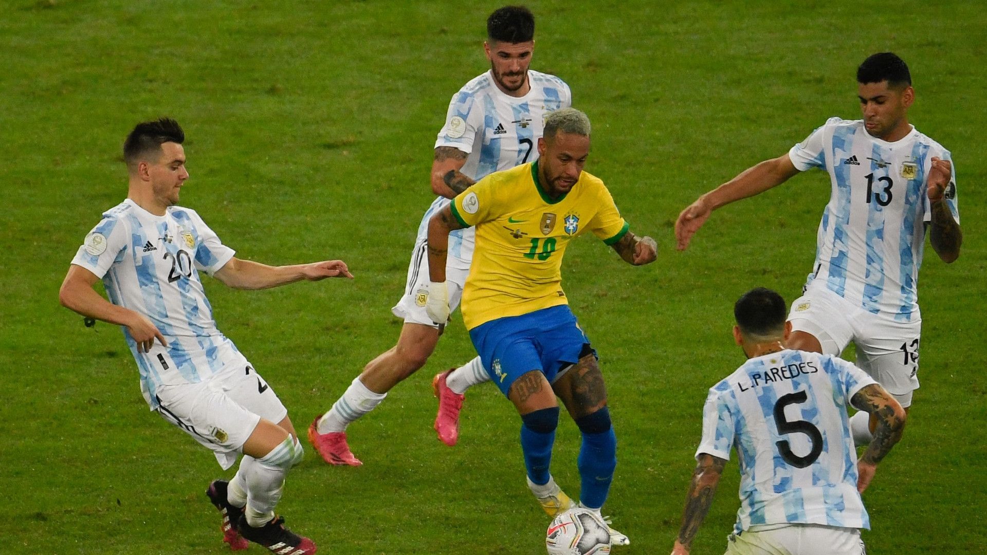 Neymar cercado por marcadores, Argentina x Brasil final Copa América 10072021