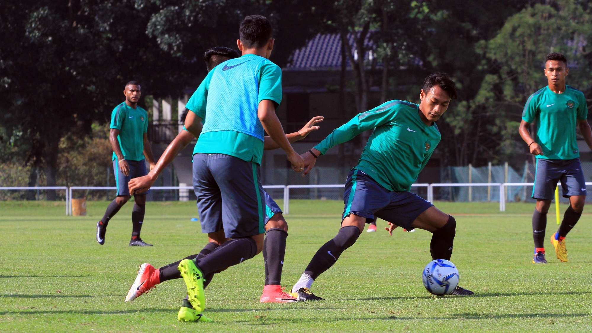 Hansamu Yama - Latihan Indonesia